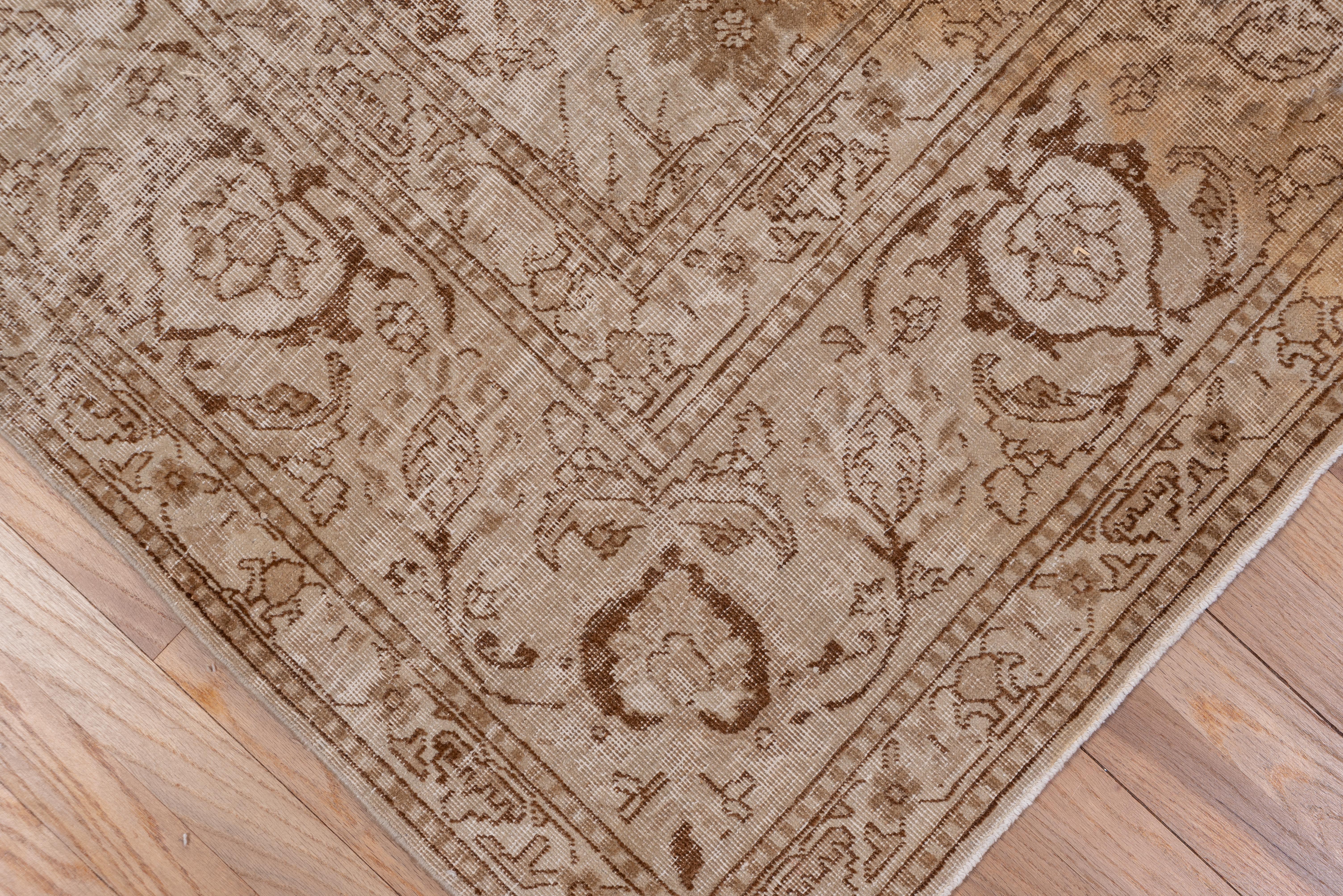 Antique Tabriz Rug, circa 1920s In Good Condition For Sale In New York, NY