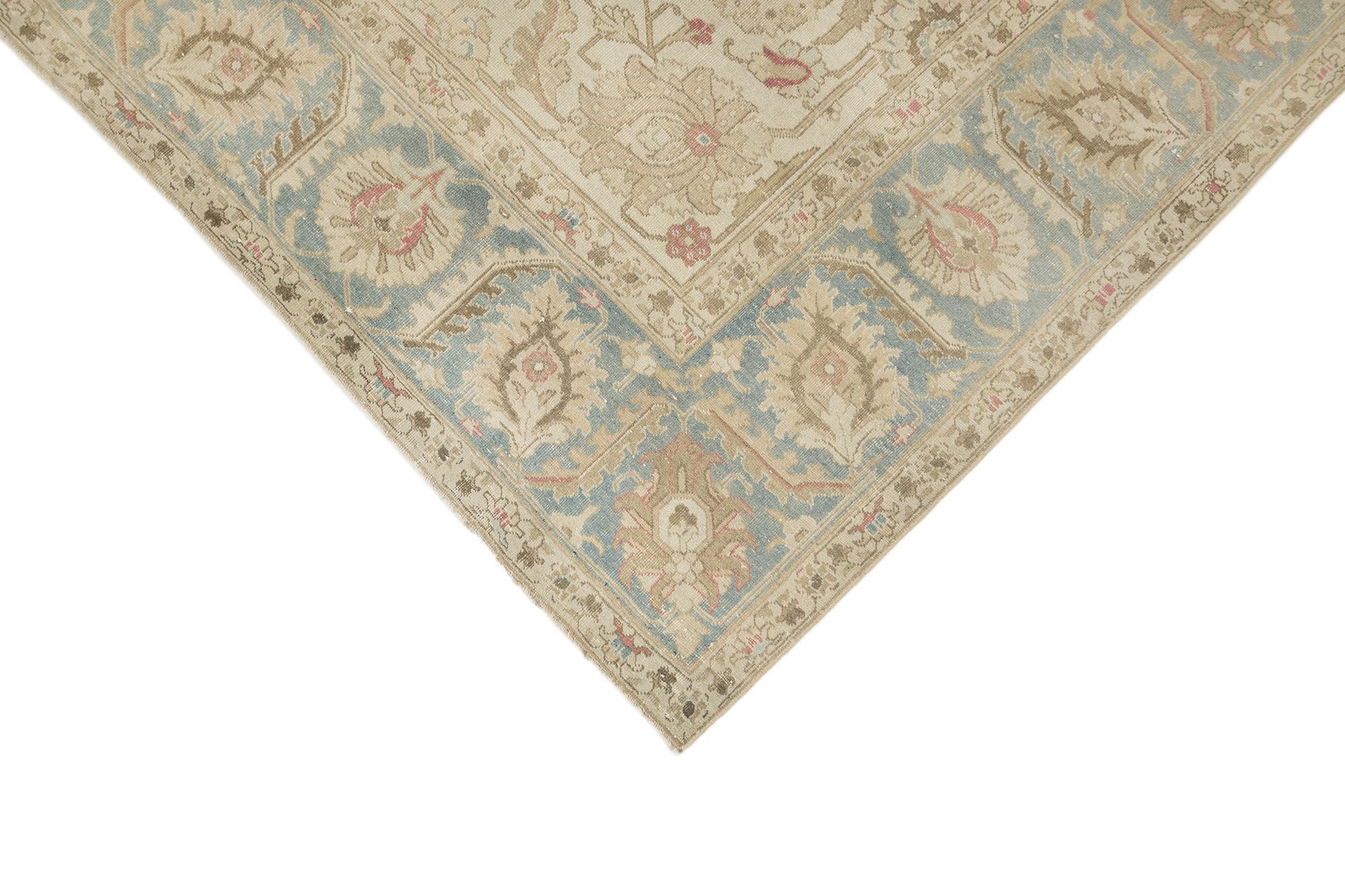 Antiker Tabriz-Teppich, handgeknüpft, 10,3 × 7,5 Fuß - Beige, Hellblau & Rosa im Zustand „Gut“ im Angebot in North Bergen, NJ