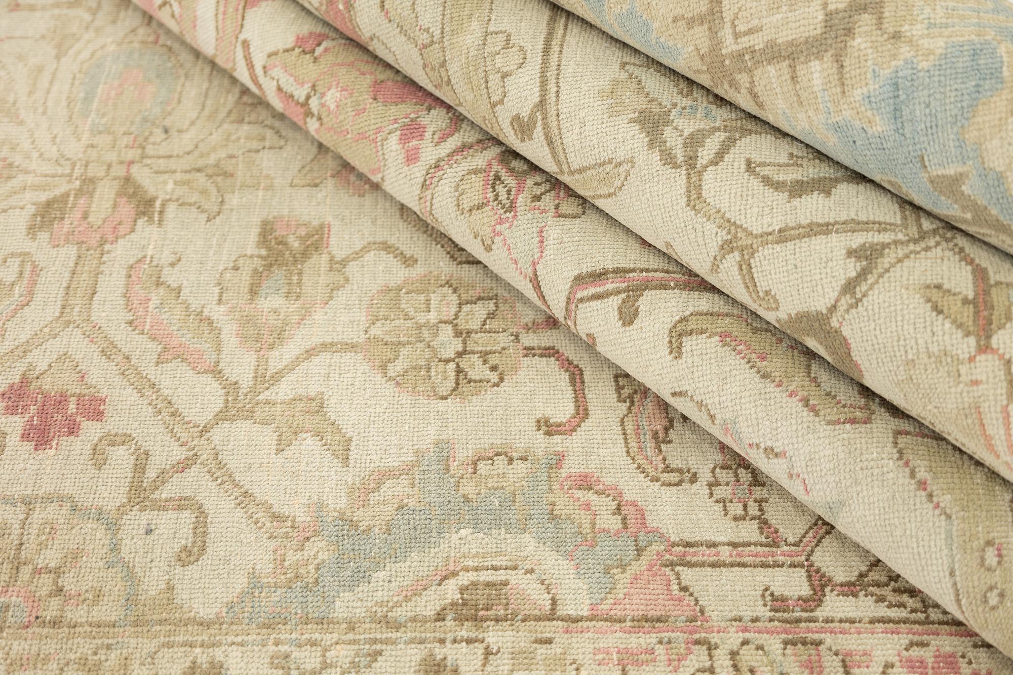 Antiker Tabriz-Teppich, handgeknüpft, 10,3 × 7,5 Fuß - Beige, Hellblau & Rosa (Wolle) im Angebot