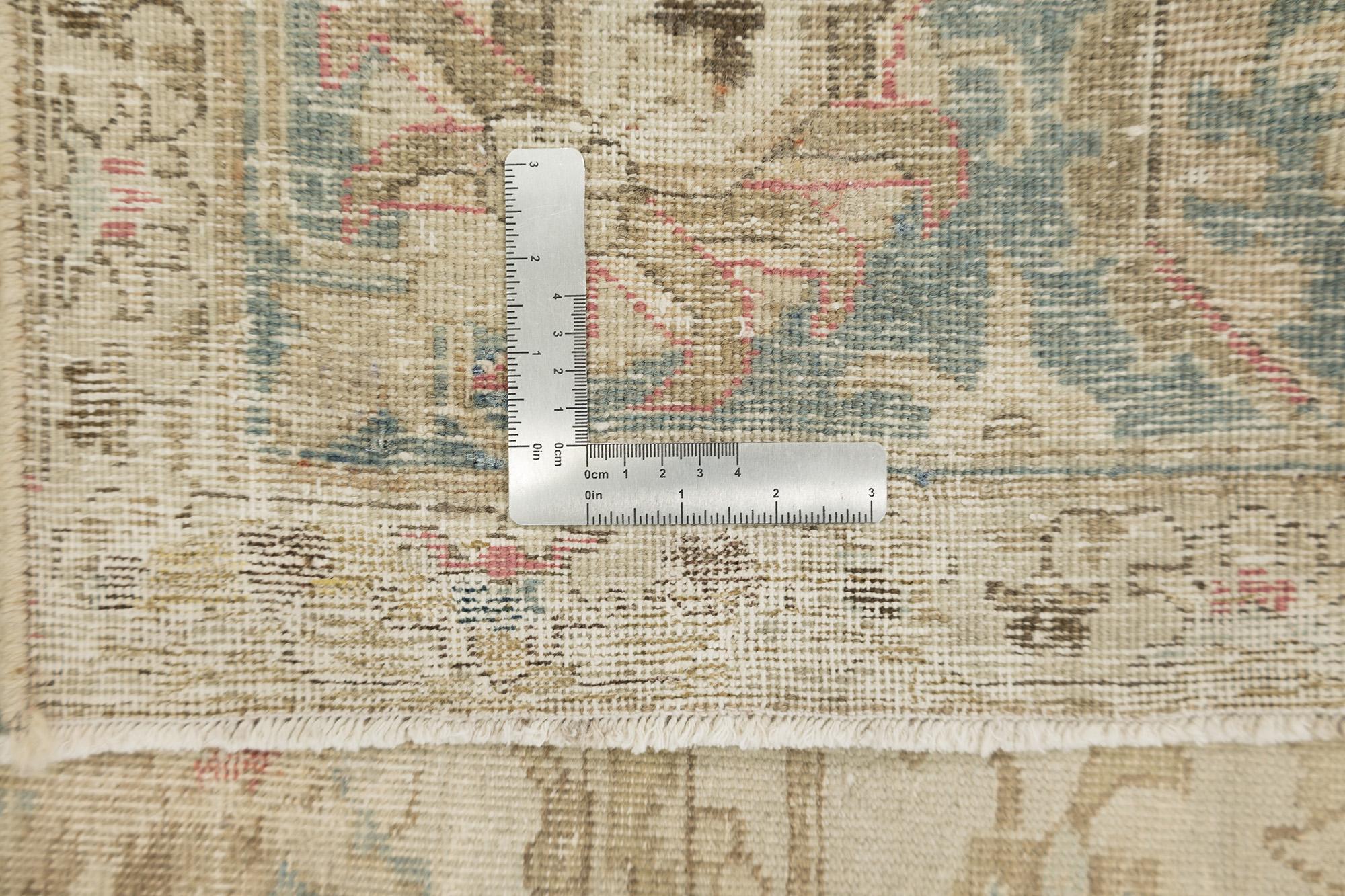 Antiker Tabriz-Teppich, handgeknüpft, 10,3 × 7,5 Fuß - Beige, Hellblau & Rosa im Angebot 1