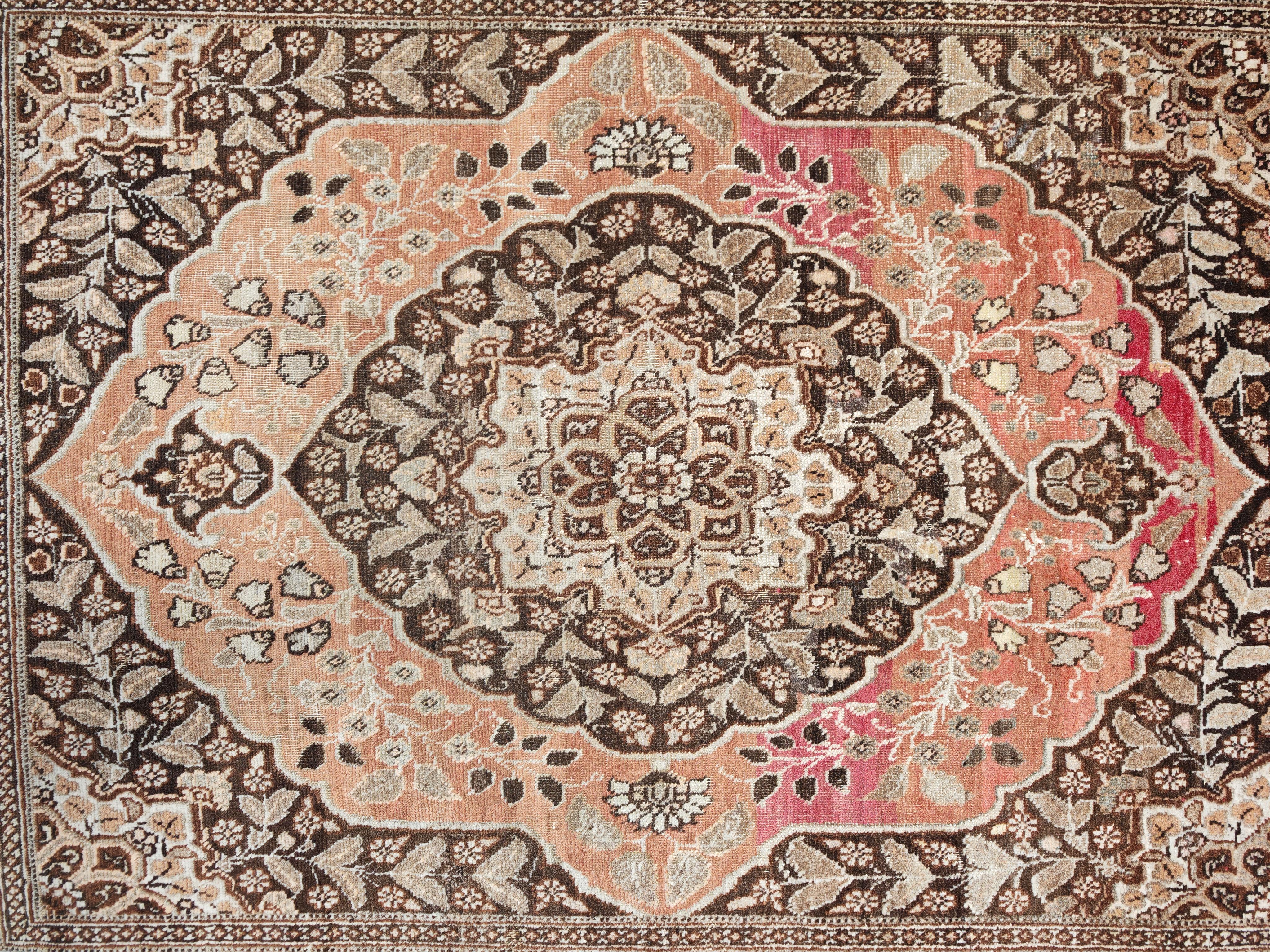 Antiker Täbris-Teppich in prächtigen Farbtönen, 100% Wolle, Westasien 1920er Jahre (Stammeskunst) im Angebot