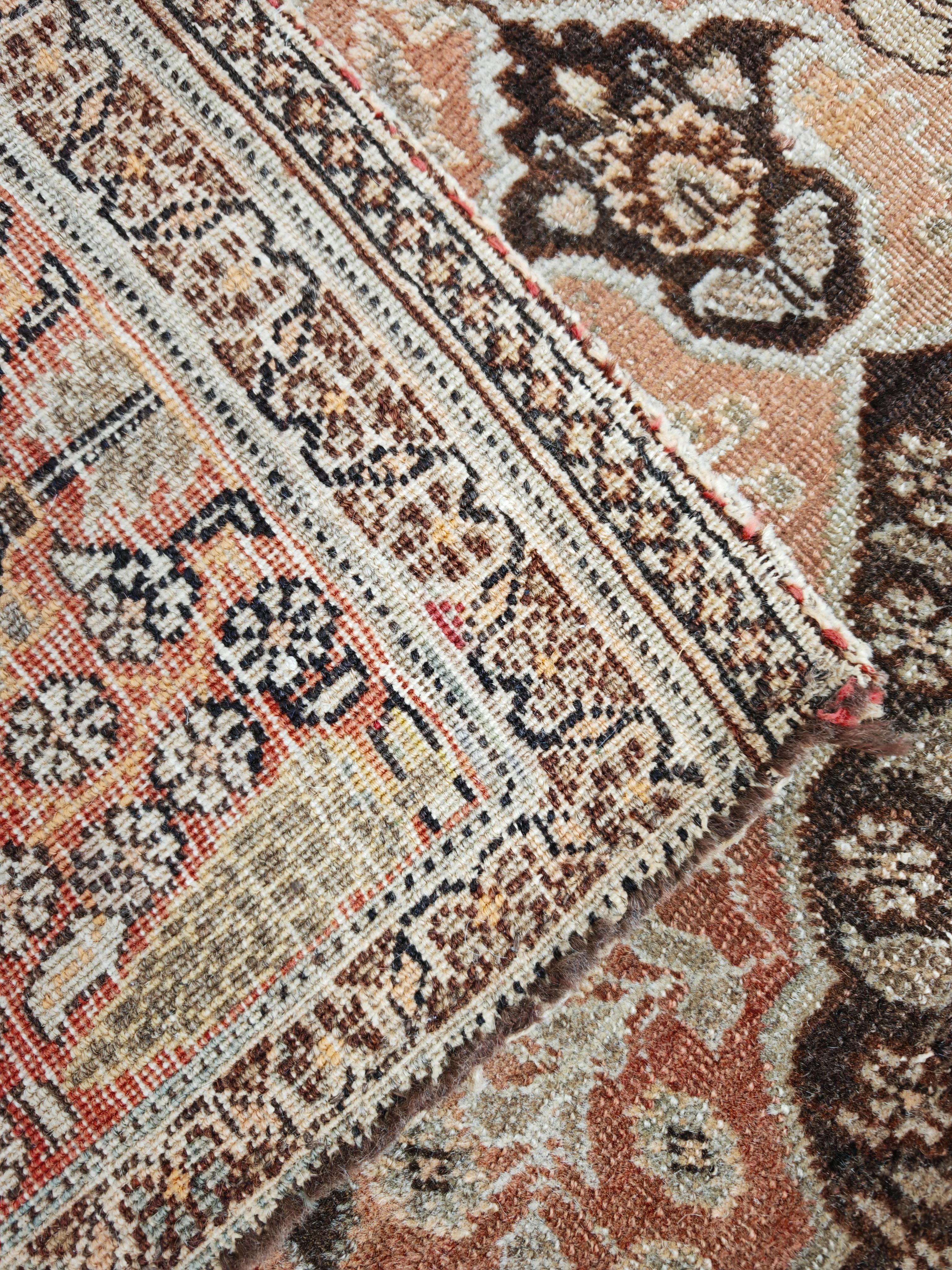 Antiker Täbris-Teppich in prächtigen Farbtönen, 100% Wolle, Westasien 1920er Jahre (Frühes 20. Jahrhundert) im Angebot