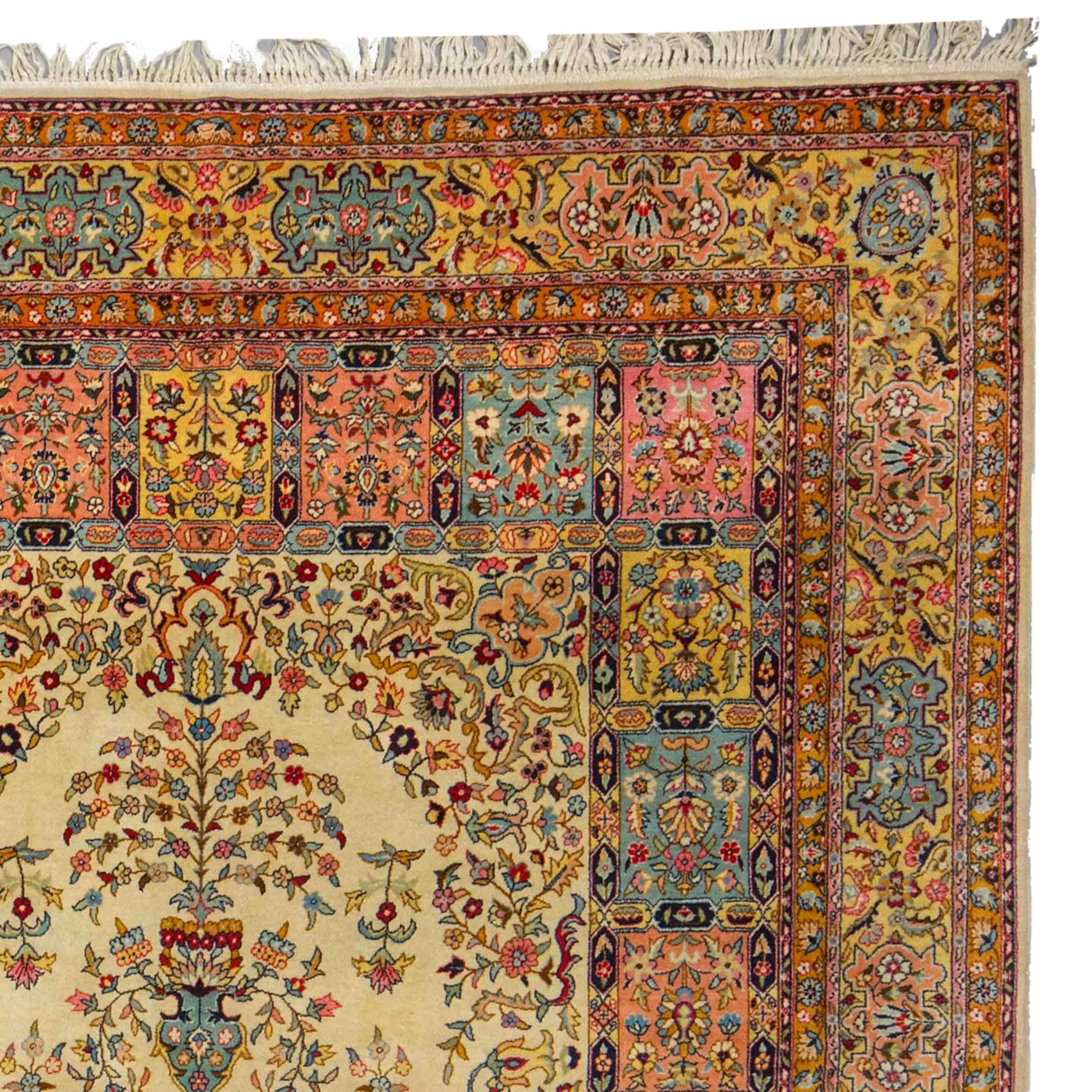 Antique Tabriz Rug - Late of 19th Century Tabriz Rug In Good Condition For Sale In Sultanahmet, 34