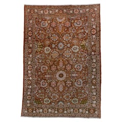 Alfombra Tabriz Antigua con Campo Rojo Cálido y Diseño de Rosetas