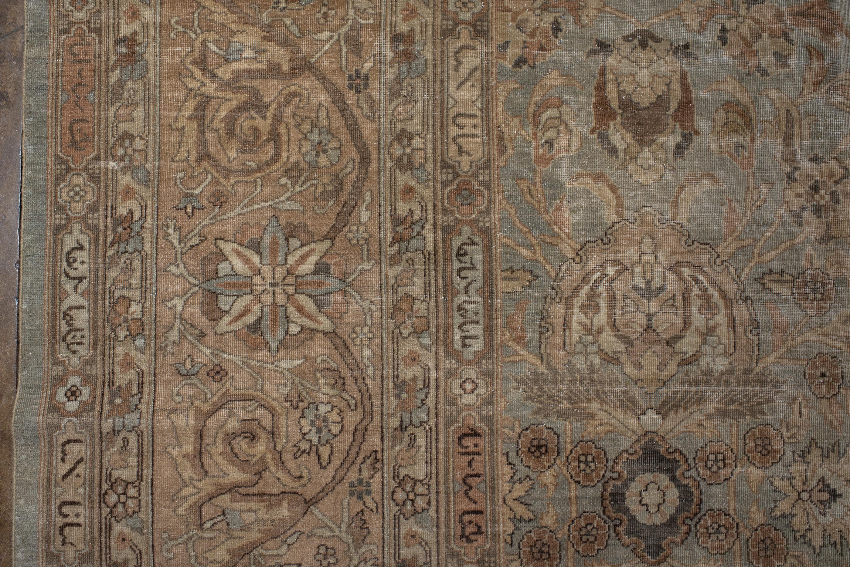 Tappeto Tabriz antico con campo chiaro e disegni di palmette all over In condizioni buone in vendita a New York, NY