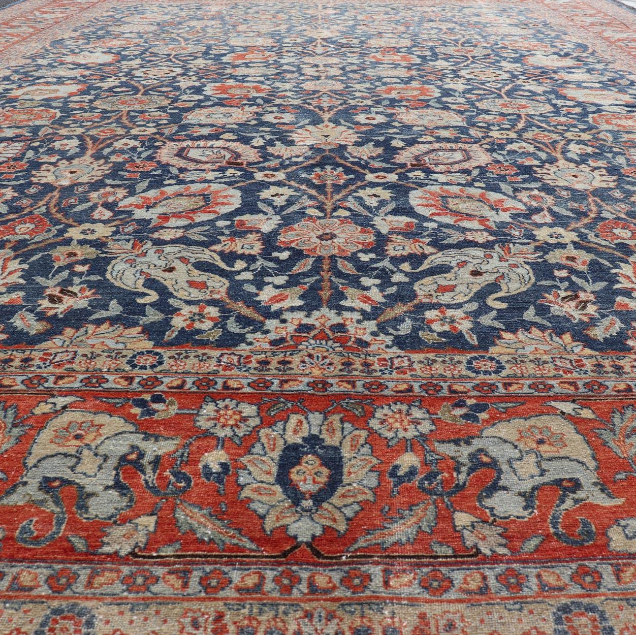 Tabriz antico con disegno floreale sub-geometrico Keivan Woven Arts.  Keivan Woven Arts / tappeto W22-1101, paese d'origine/tipo: Persiano / Tabriz, circa inizio XX secolo.
Misure: 12'6 x 17'2 
Questo splendido tappeto Tabriz antico (anni '20 circa)