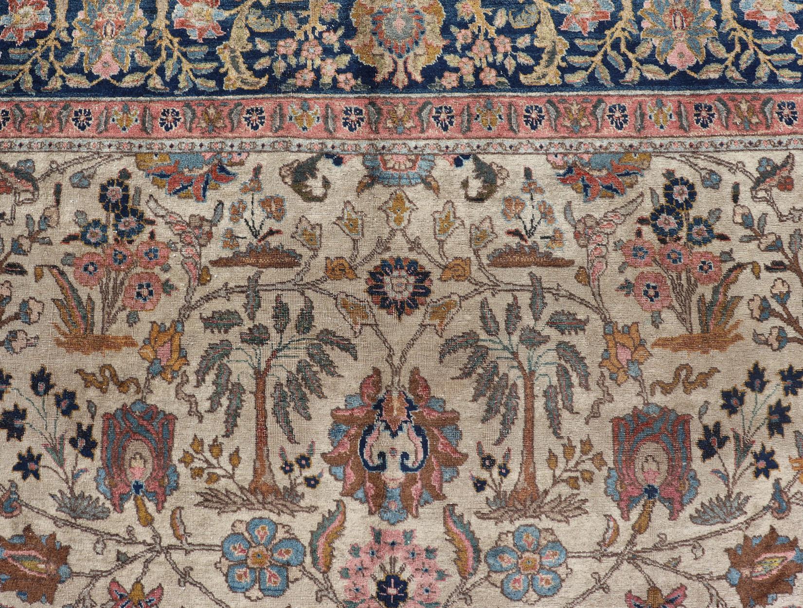 Tabriz antico con disegno floreale sub-geometrico all-over e bordo complementare in vendita 3
