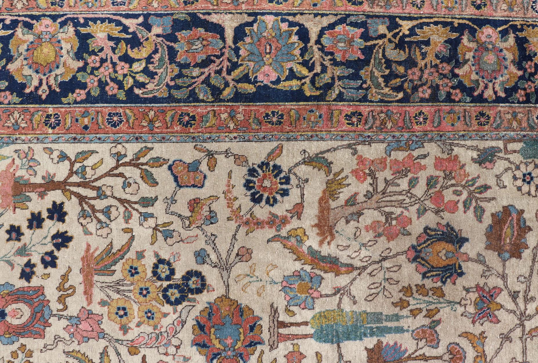 Tabriz antico con disegno floreale sub-geometrico all-over e bordo complementare in vendita 4