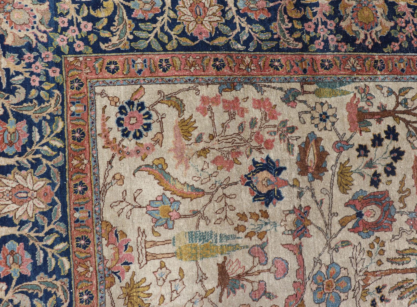 Tabriz antico con disegno floreale sub-geometrico all-over e bordo complementare in vendita 5