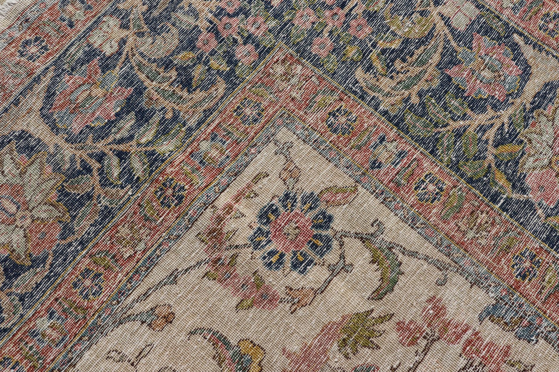 Tabriz antico con disegno floreale sub-geometrico all-over e bordo complementare in vendita 7