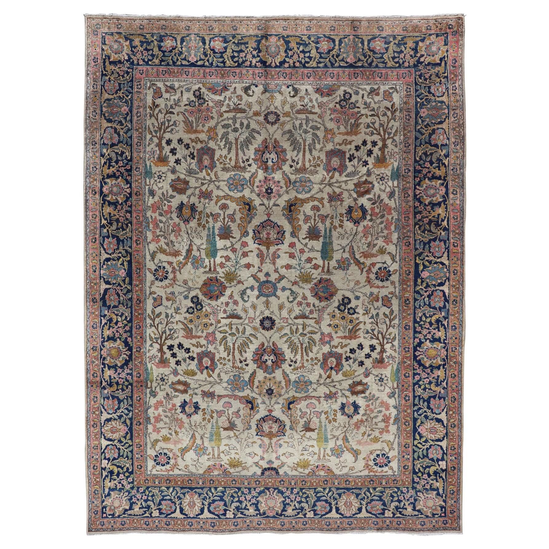 Antike antike Täbris mit überdimensionalem, floralem Sub-Geometric Design und ergänzender Bordüre
