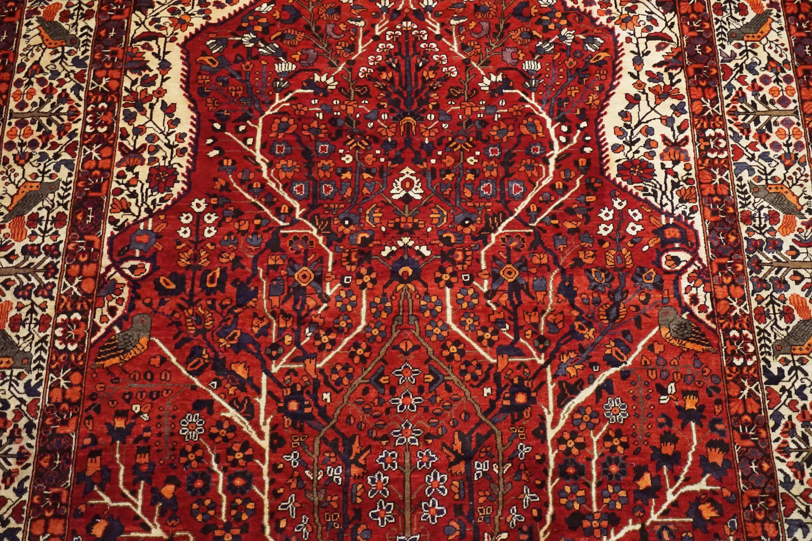 Perse Tabriz antique avec oiseaux et arbre de vie en vente