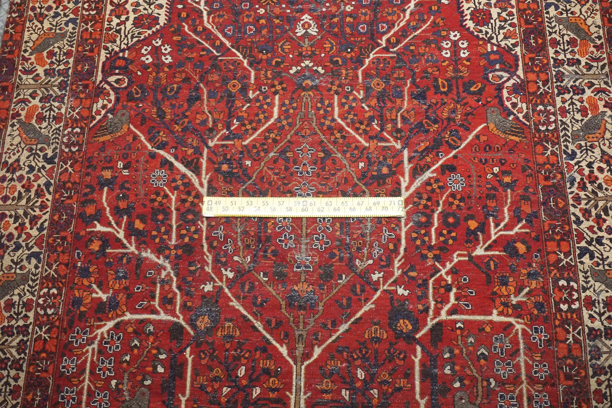 Milieu du XXe siècle Tabriz antique avec oiseaux et arbre de vie en vente