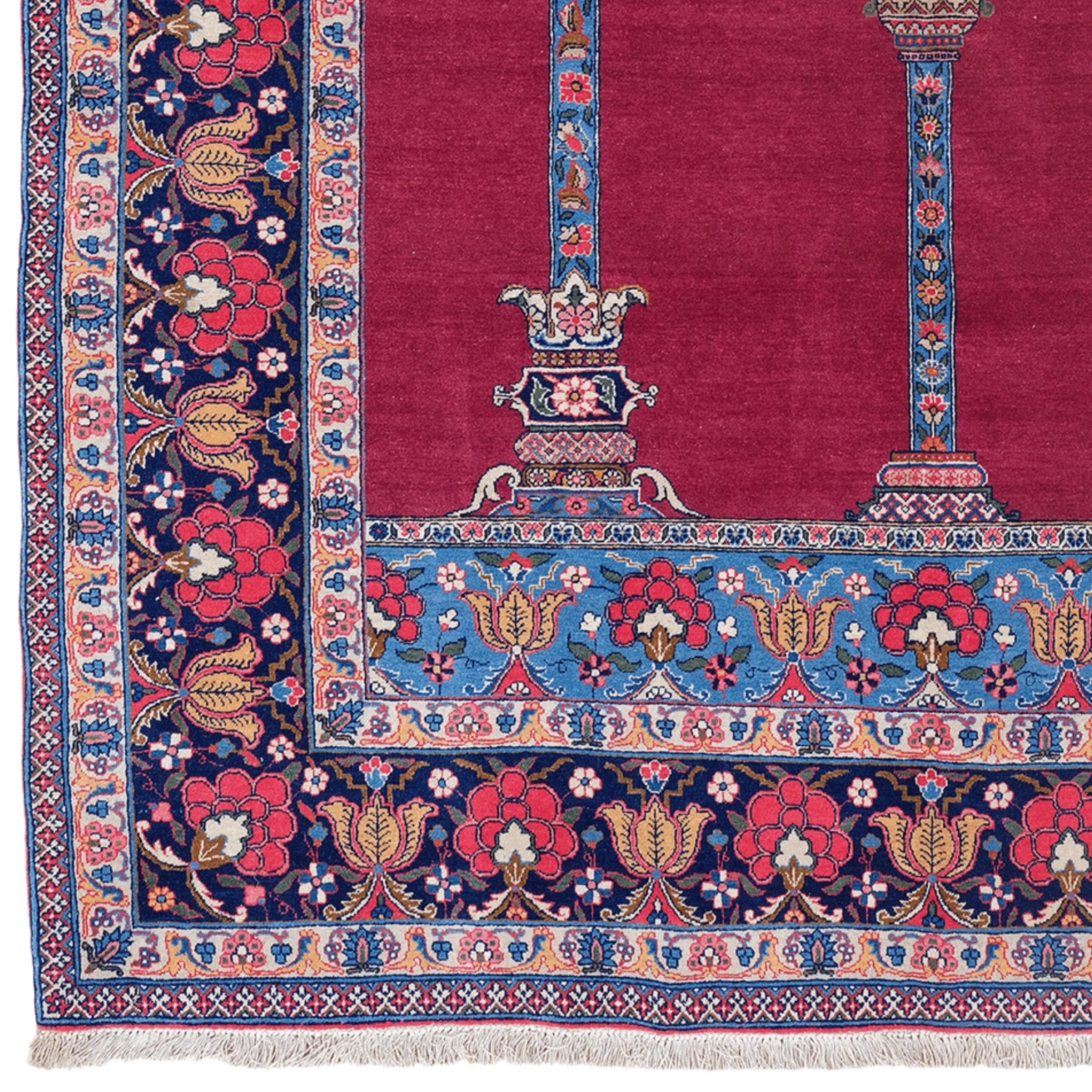 Zeitraum: Ende des 19. Jahrhunderts
Herkunft: Teheran, Iran

Dieser exquisite Teheraner Gebetsteppich aus dem späten 19. Jahrhundert zeigt die raffinierte Kunstfertigkeit von Persiens hochentwickelten städtischen Webzentren. Das sattrote