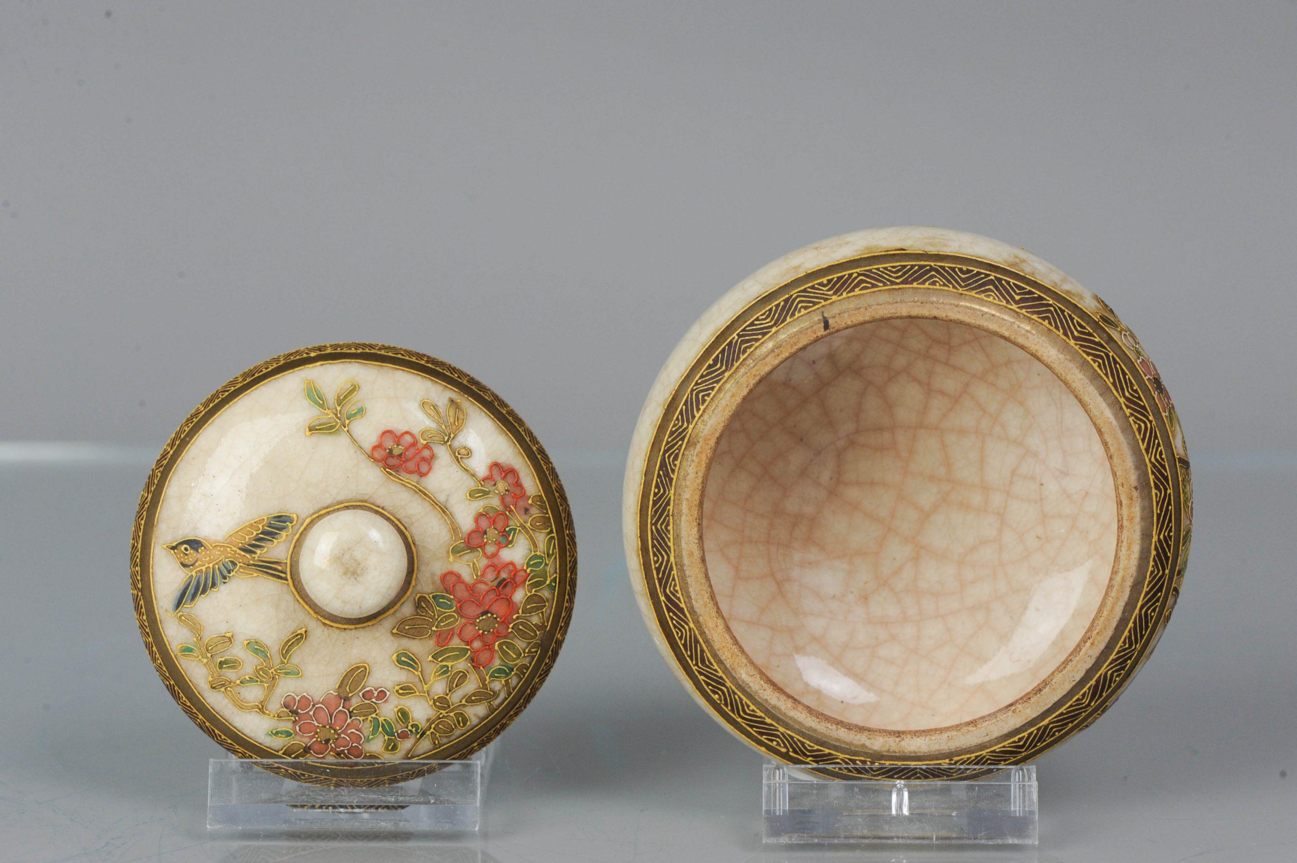 Antike Taisho Japanese Kyo Satsuma Lidded Jar Marked, 20th Century (Japanisch) im Angebot