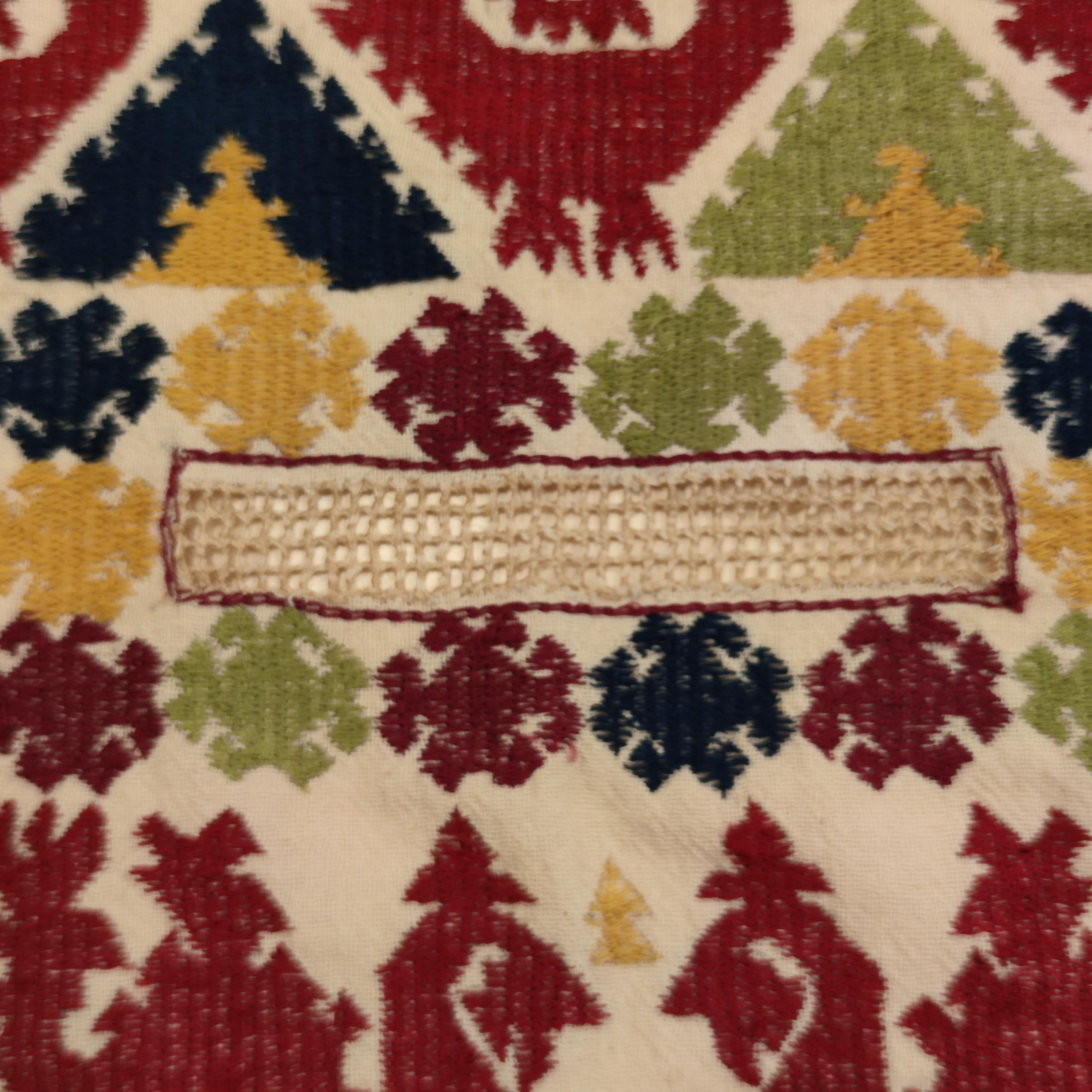 Tissé à la main Antique voile de mariée Ruband en soie brodée du Tadjikistan en vente