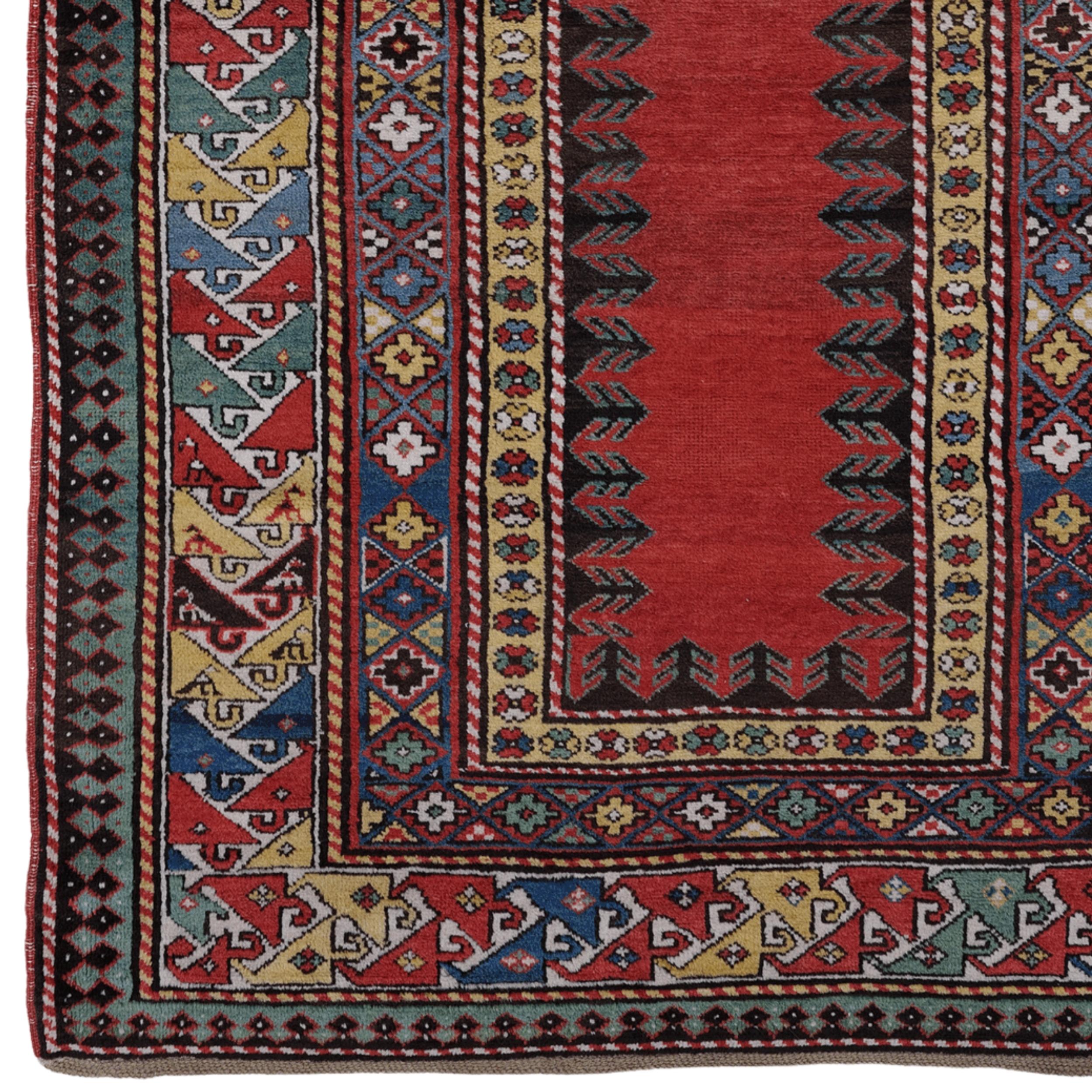 Zeitraum: Ende des 19. Jahrhunderts
Herkunft: Talish, Südkaukasus
Abmessungen: 127×226 cm

Dieser elegante Talish-Teppich, der im späten 19. Jahrhundert im südlichen Kaukasus gewebt wurde, ist ein Beispiel für den raffinierten Minimalismus und die