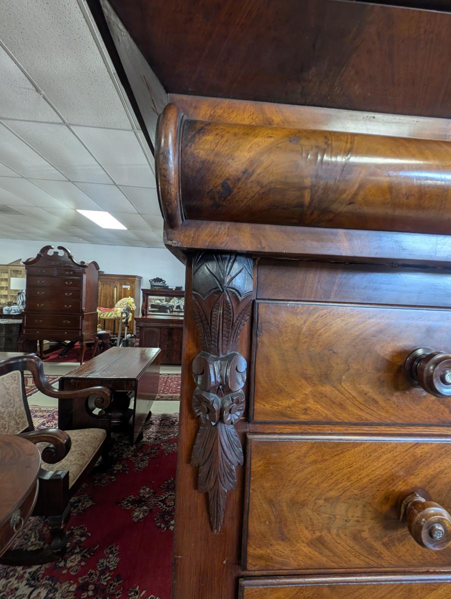 Antico cassettone a 5 cassetti in mogano scozzese In condizioni buone in vendita a Oakwood, GA