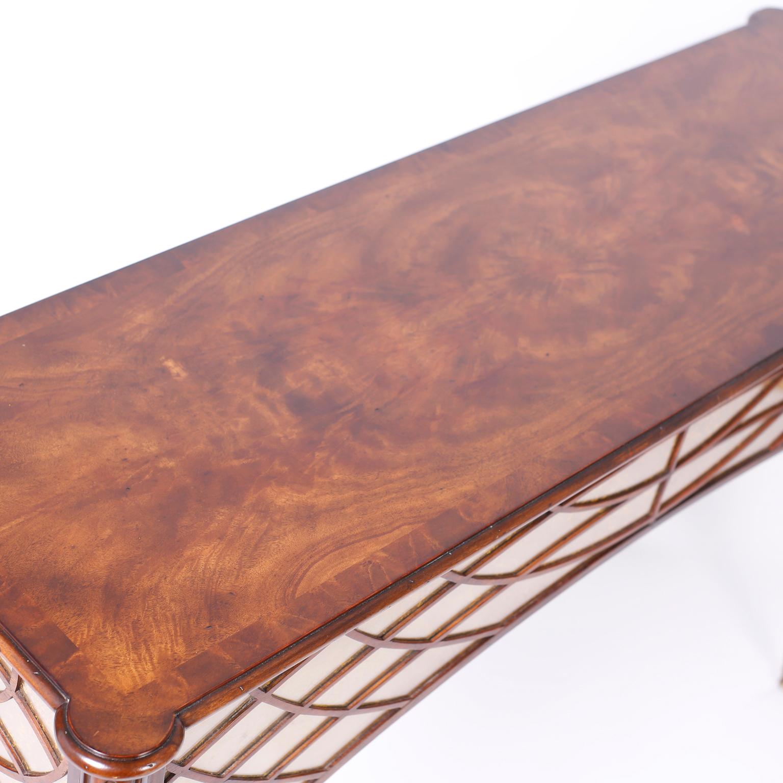 Colonial britannique Antique Grande table console British Colonial avec jupe en miroir en vente