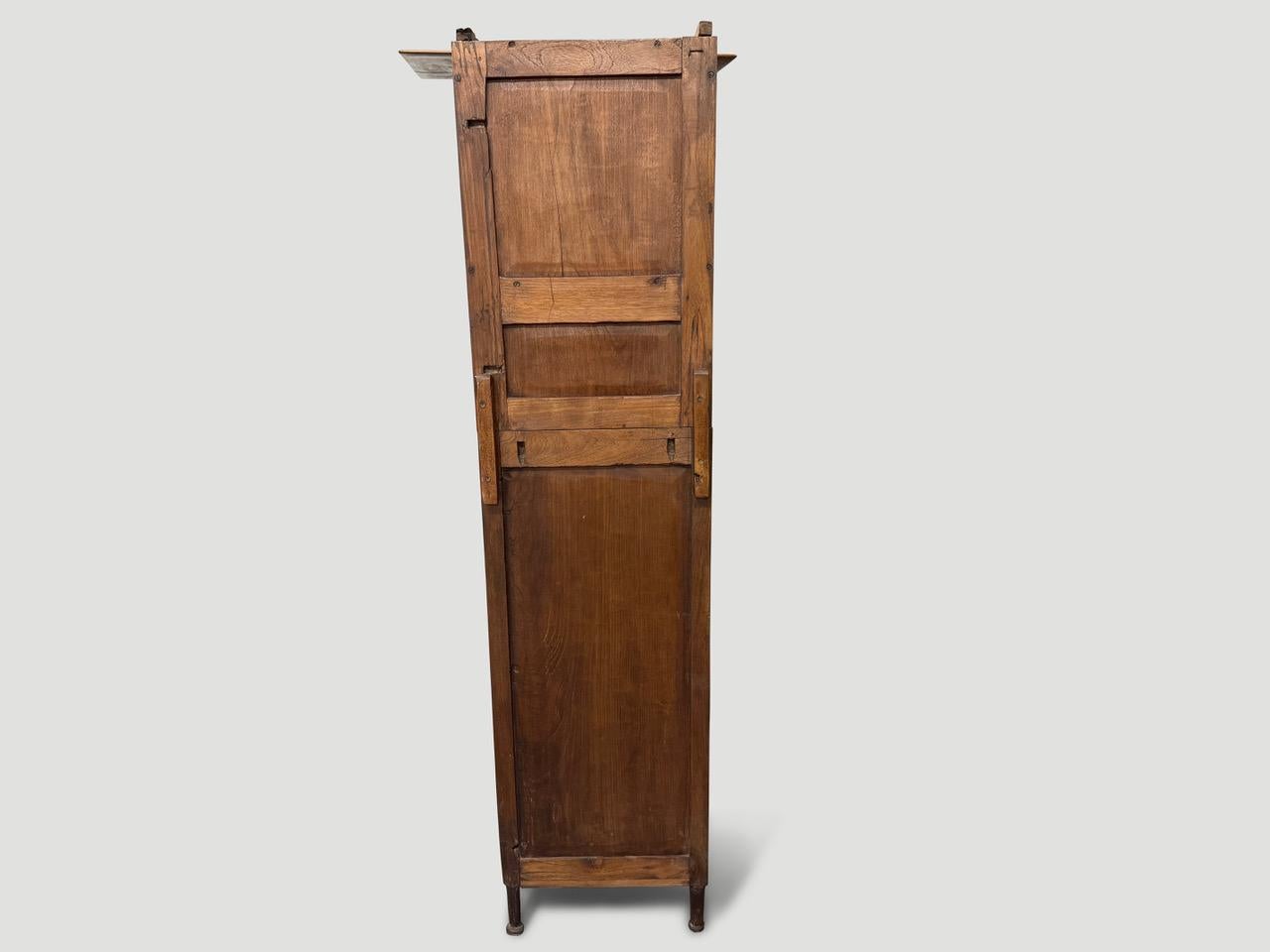 Antiquities Tall Cabinet en vente 1
