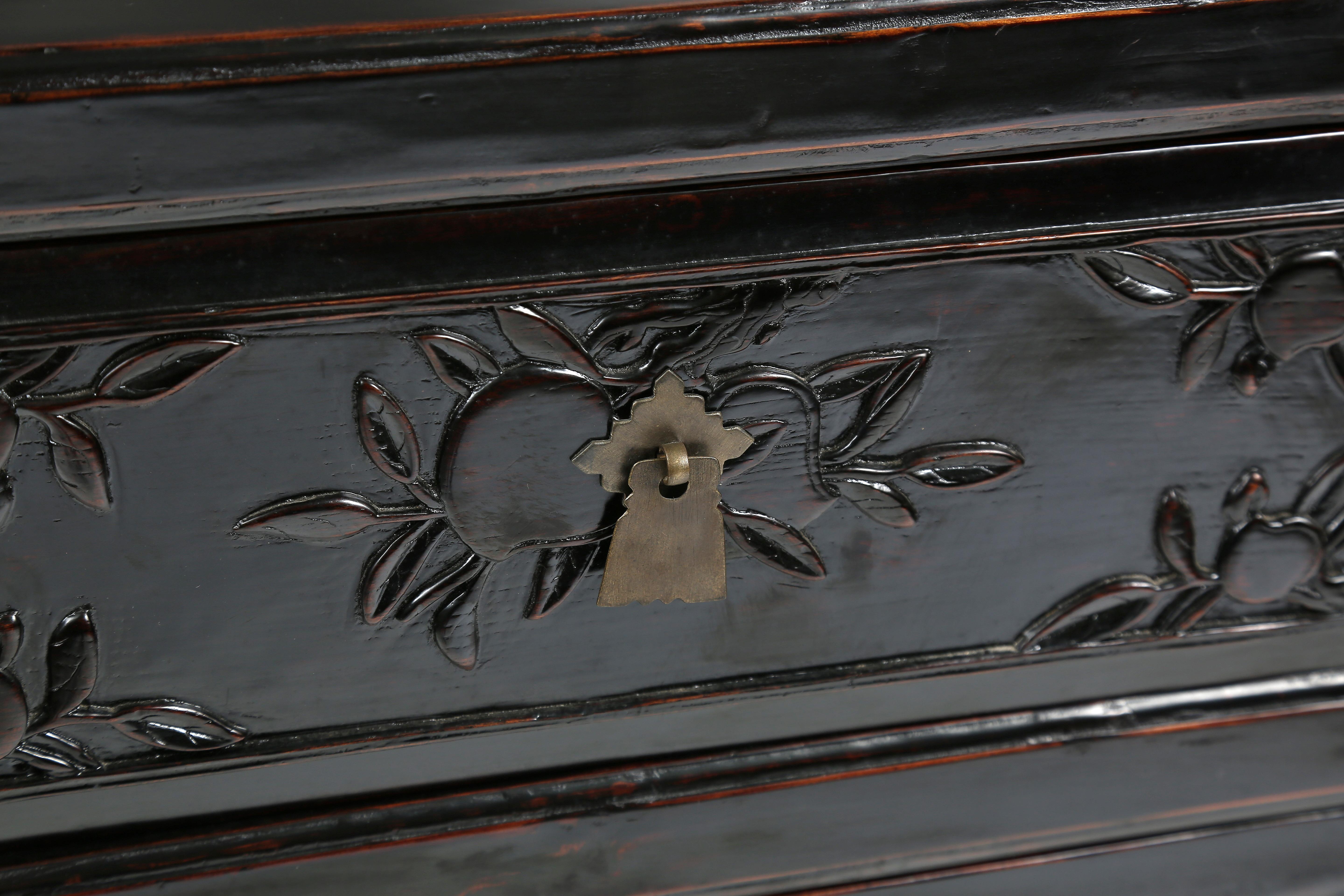 Antique Tall Chinoiserie Lacquered Display Shelf Cabinet with Fretwork For Sale 3