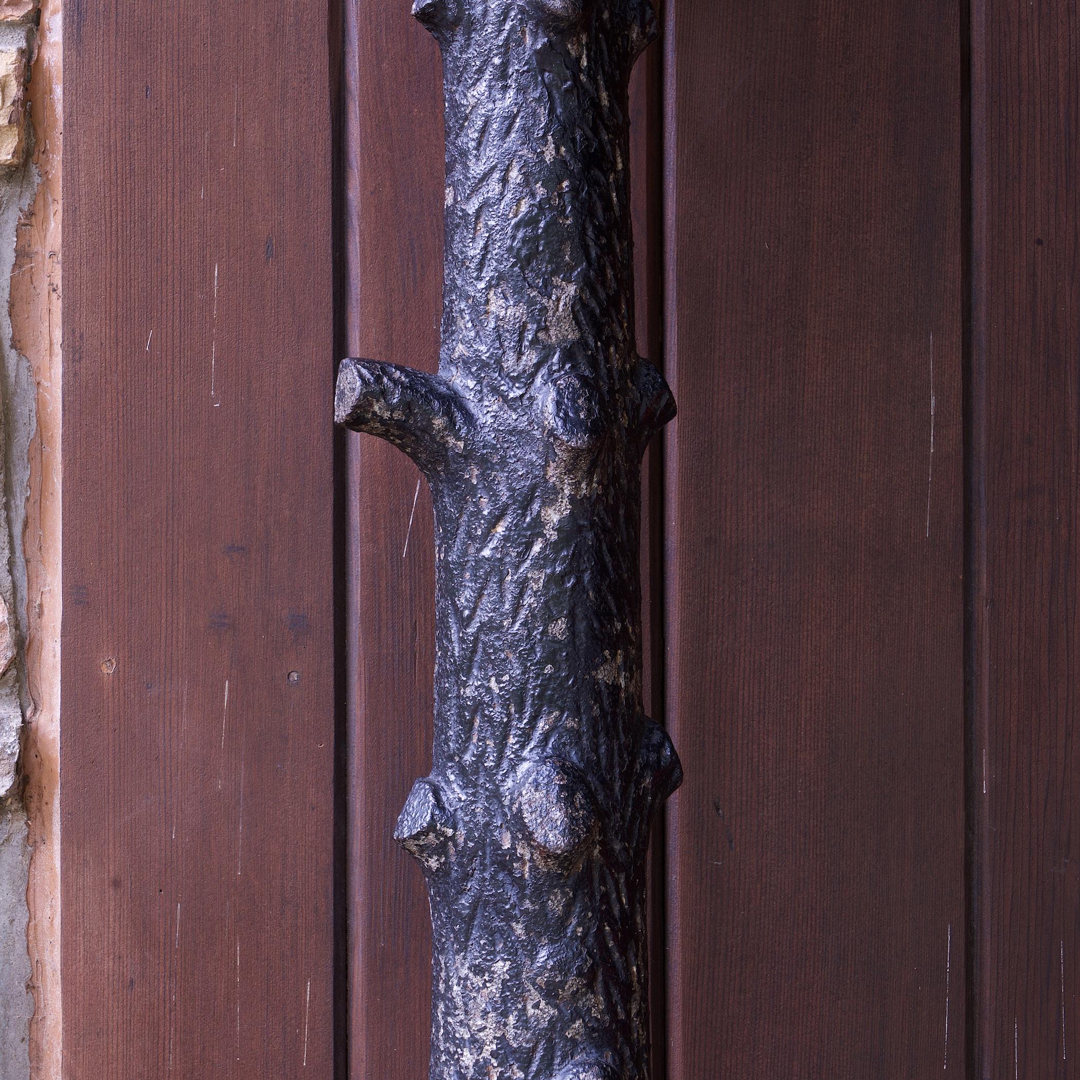 Antiker hoher französischer eiserner Faux Bois-Eisen Hitching Post-Garten-Totem-Baum, Totem im Angebot 4