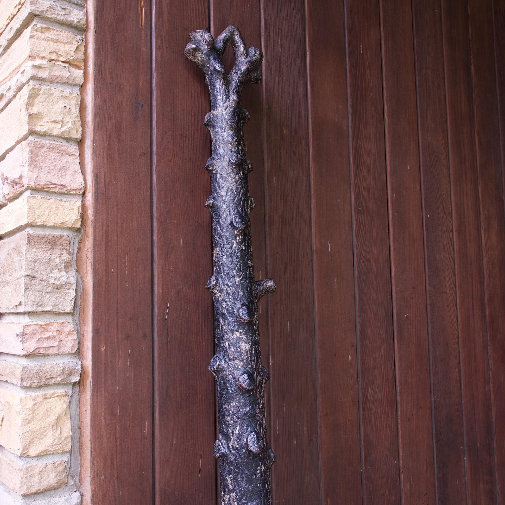 Antiker hoher französischer eiserner Faux Bois-Eisen Hitching Post-Garten-Totem-Baum, Totem (Amerikanisch Kolonial) im Angebot