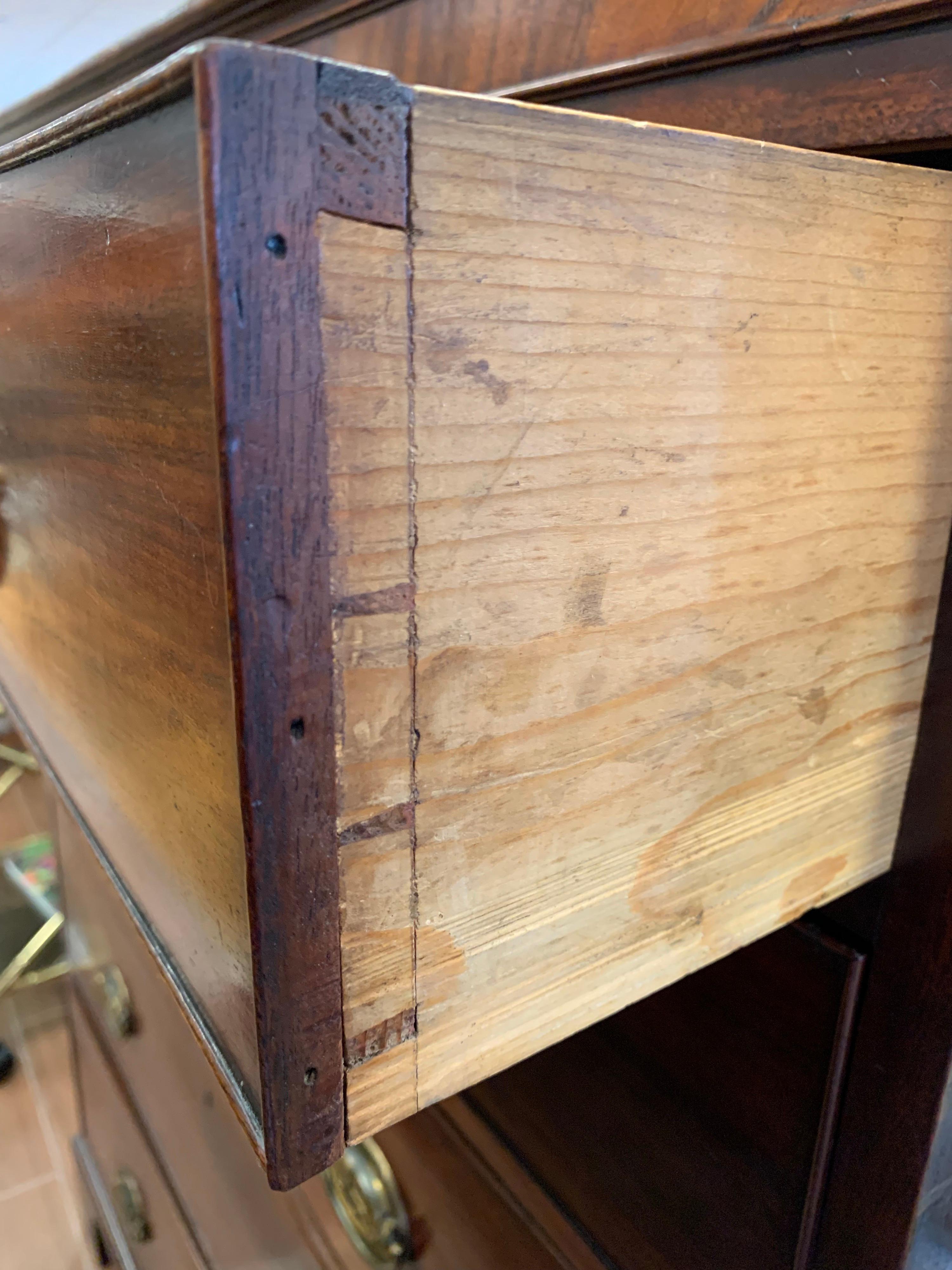 Antique Tall Georgian Mahogany Chest of Drawers Dresser In Good Condition In West Hartford, CT