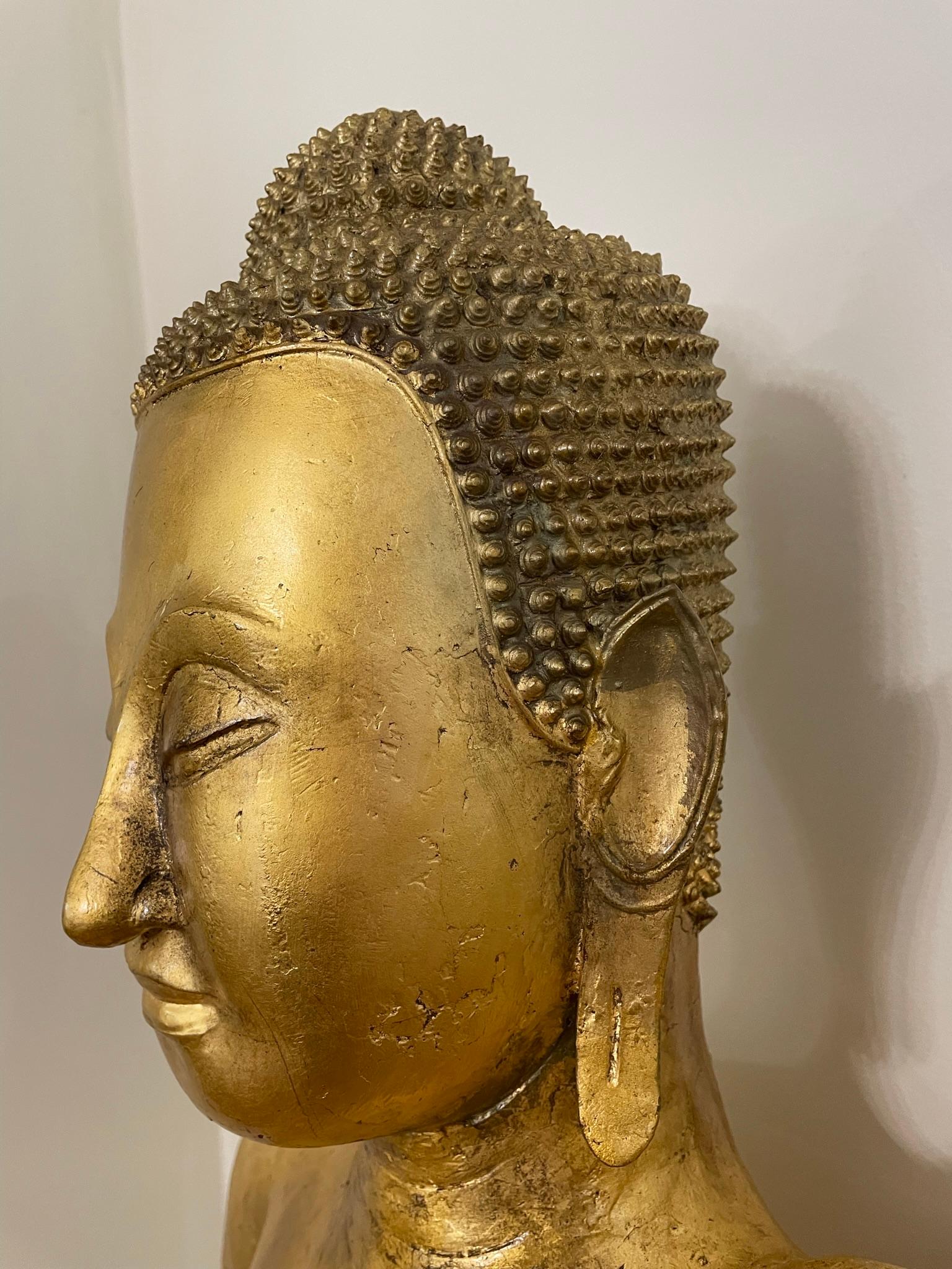 Antiker Buddha aus vergoldeter Bronze, 17. Jahrhundert, 60 Zoll, antik im Angebot 1