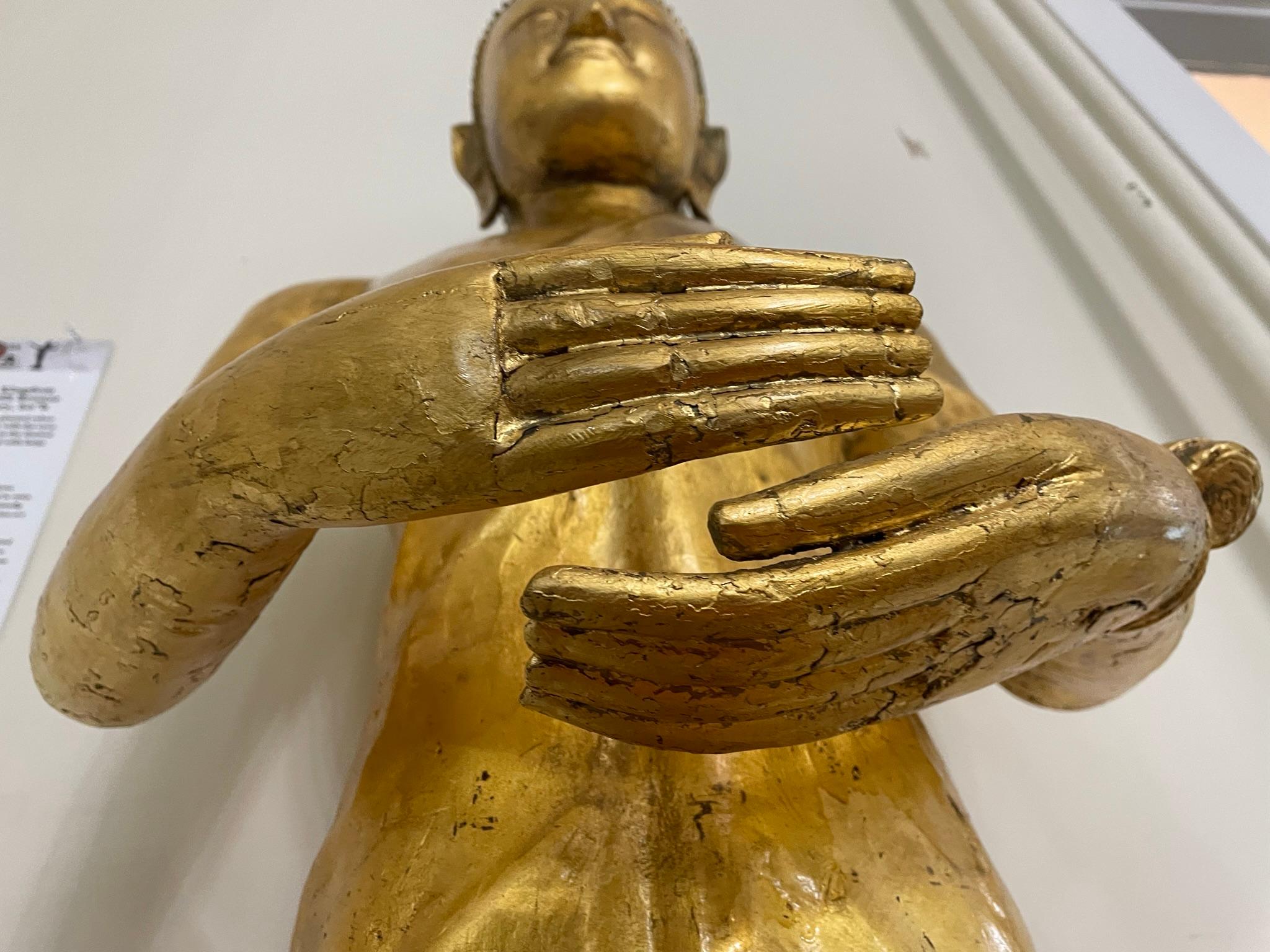 Antiker hoher Buddha aus vergoldeter Bronze, 17. Jahrhundert im Angebot 3