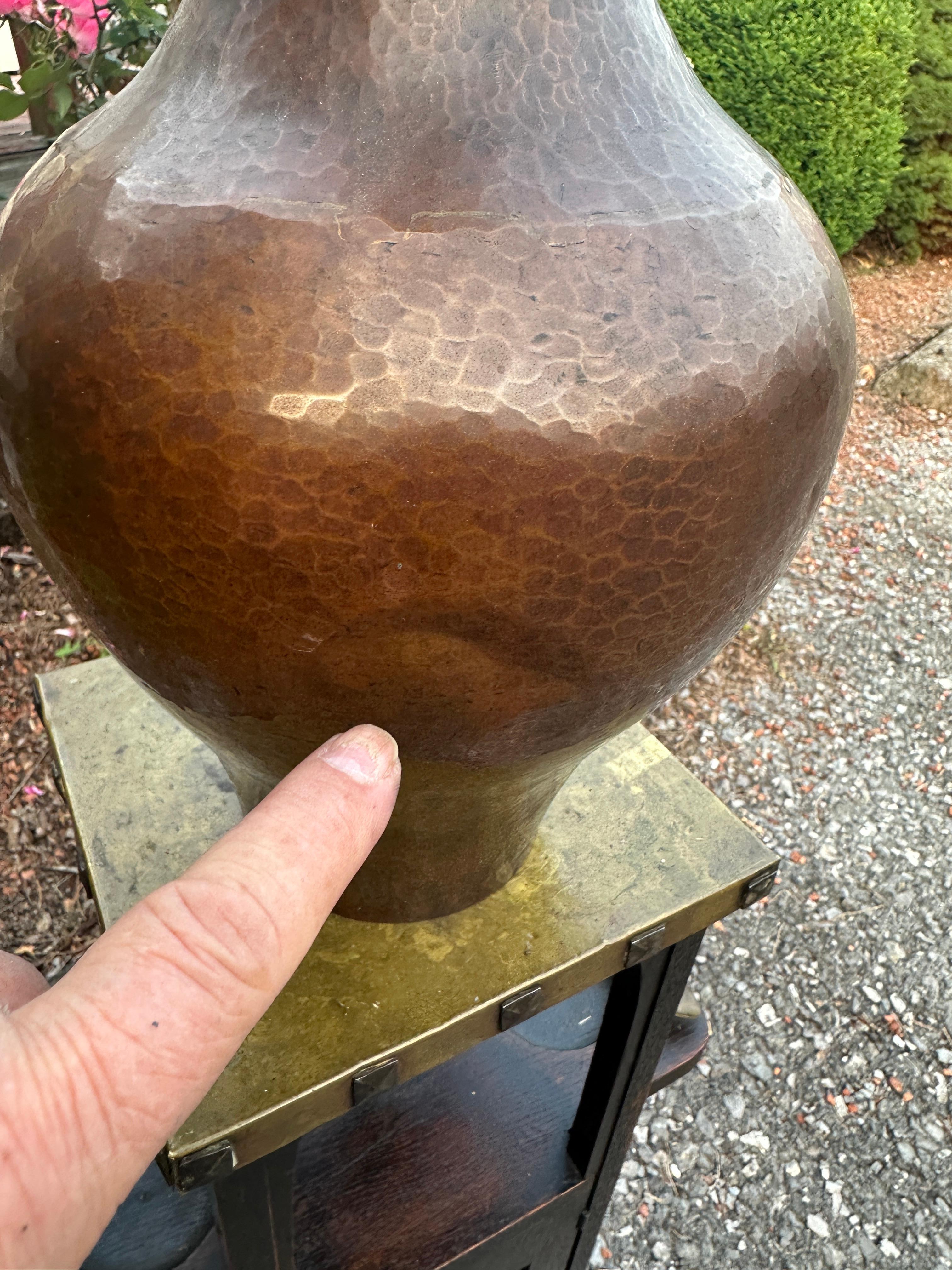 Antique Tall Hammered Copper Pitcher -  Roycroft,  Stickley era            W7591 Estadounidense en venta