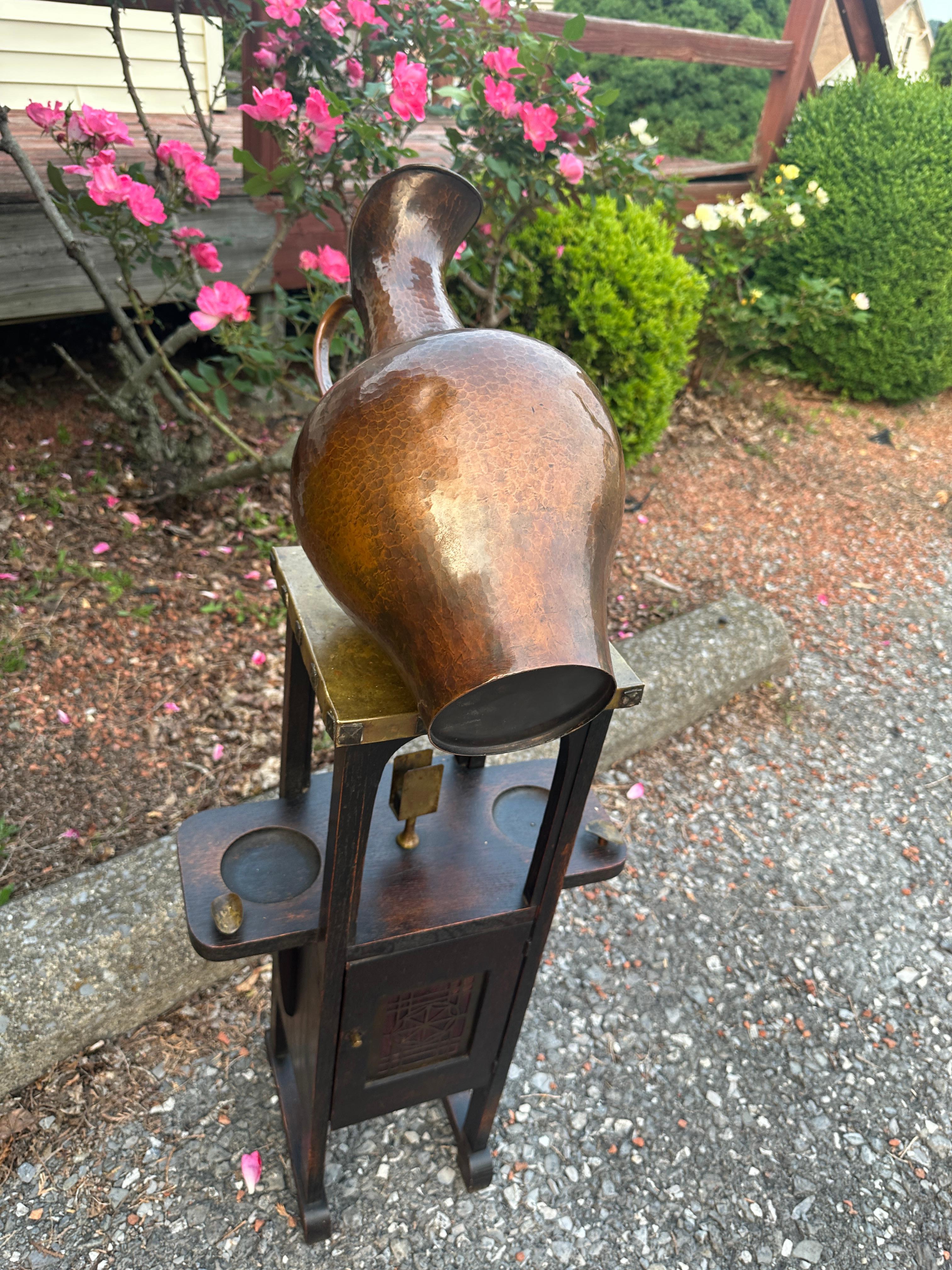 Antique Tall Hammered Copper Pitcher -  Roycroft,  Stickley era            W7591 Cobre en venta