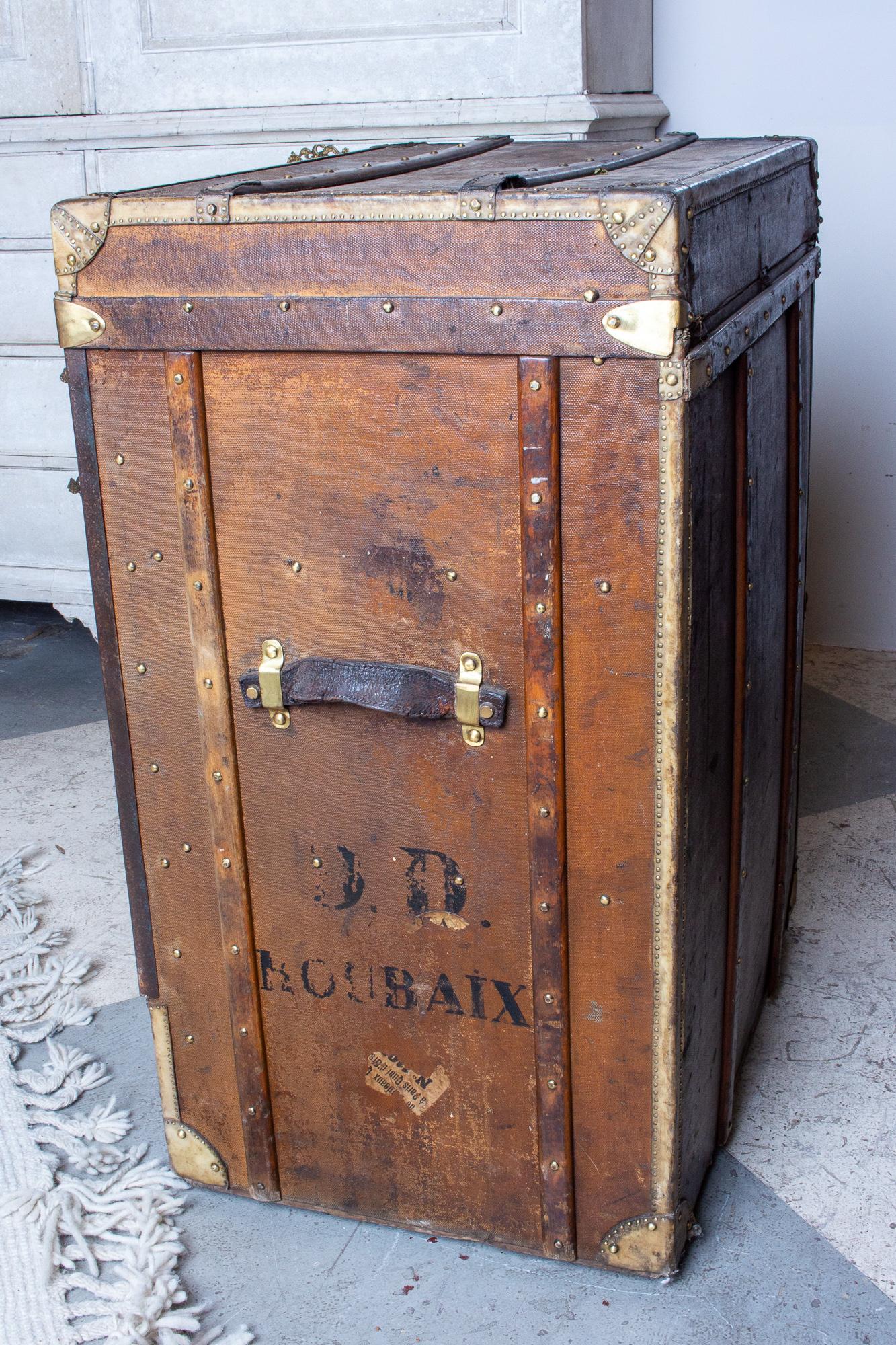 Antique grande malle à bagages en cuir avec panneau d'ouverture avant trouvée en France 2
