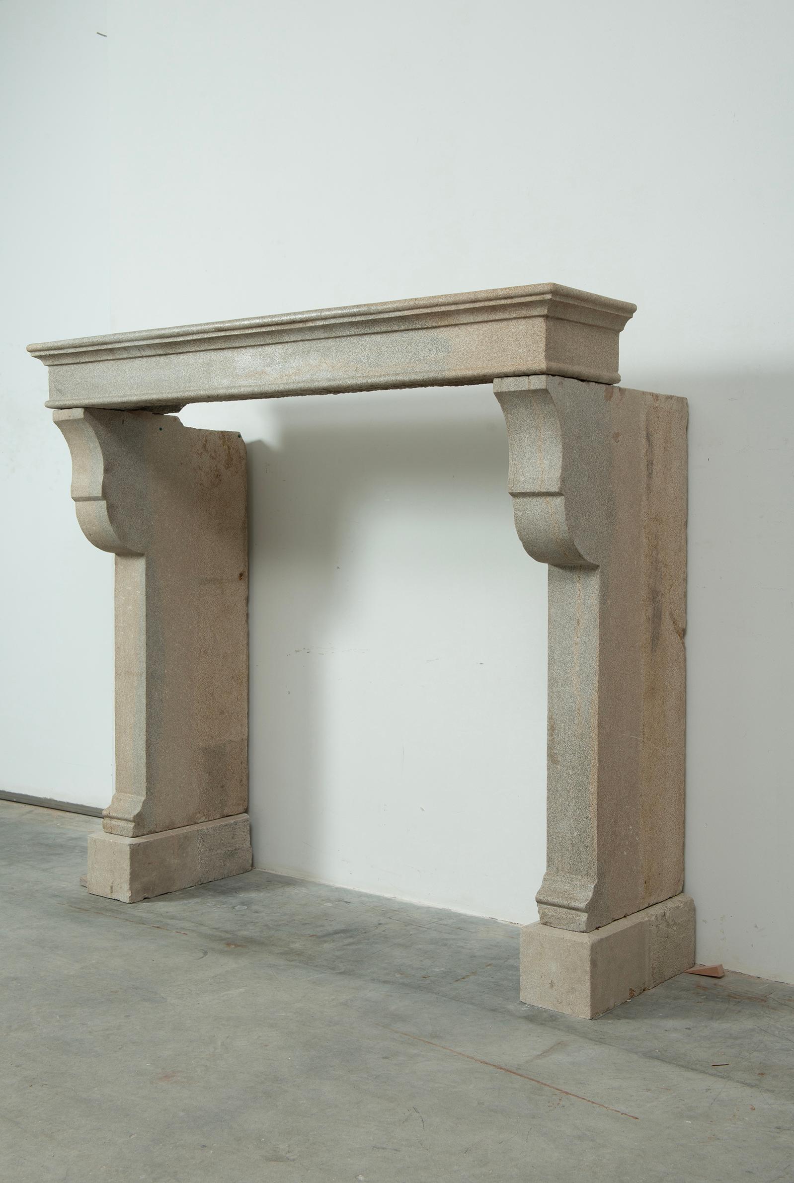Repisa de chimenea antigua de piedra caliza alta en venta 6