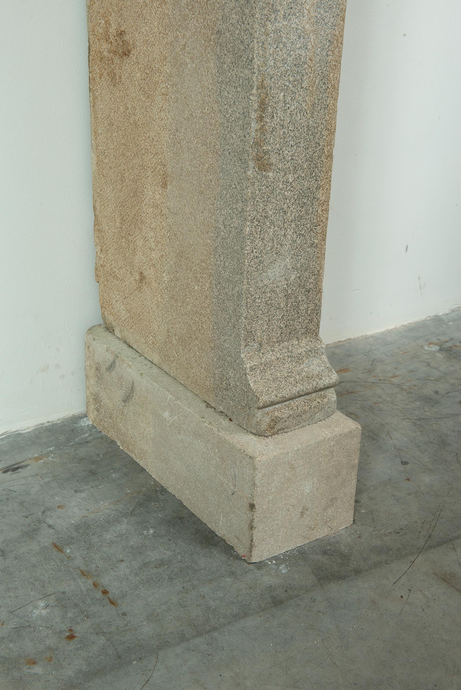 Repisa de chimenea antigua de piedra caliza alta en venta 10