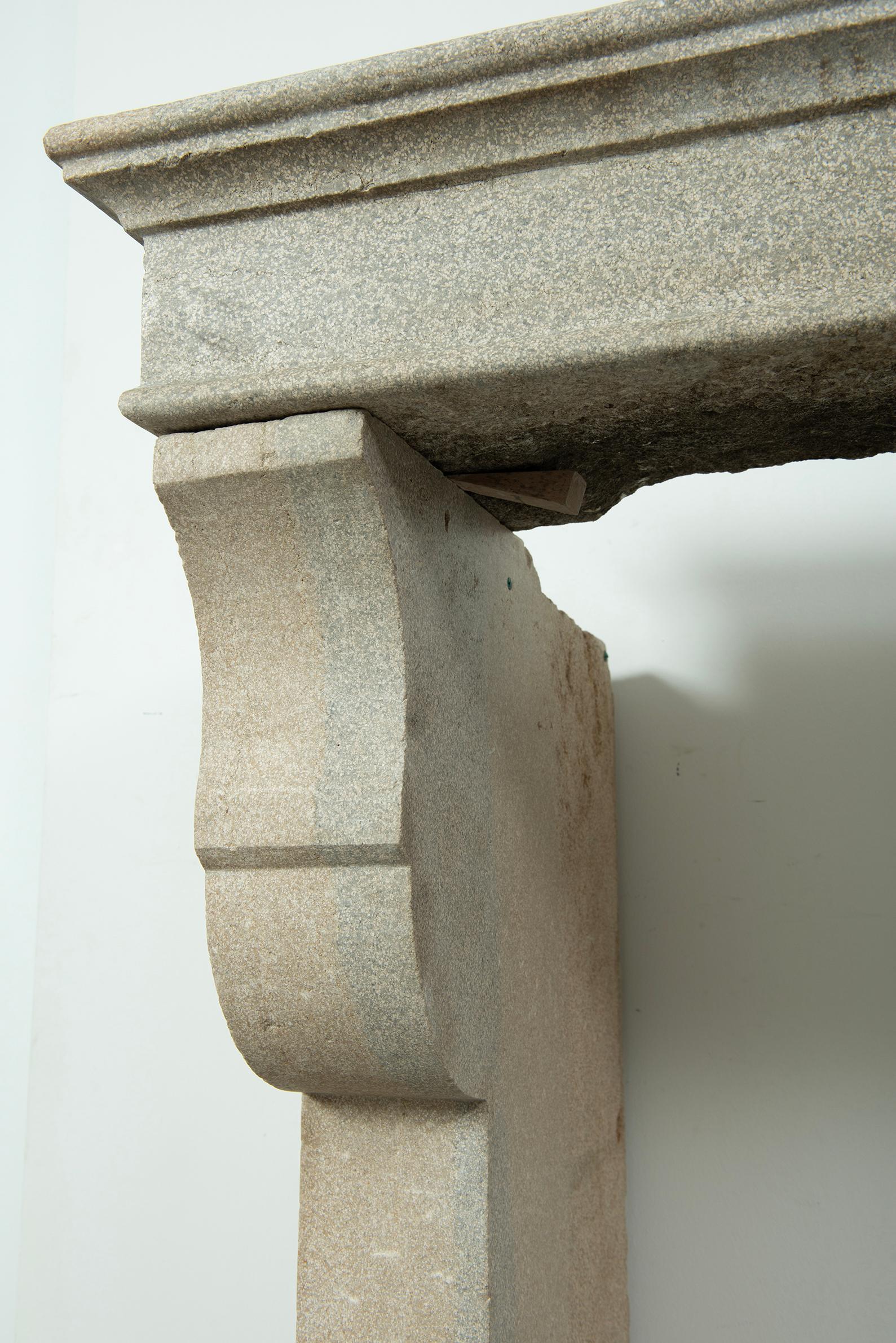 Repisa de chimenea antigua de piedra caliza alta en venta 12