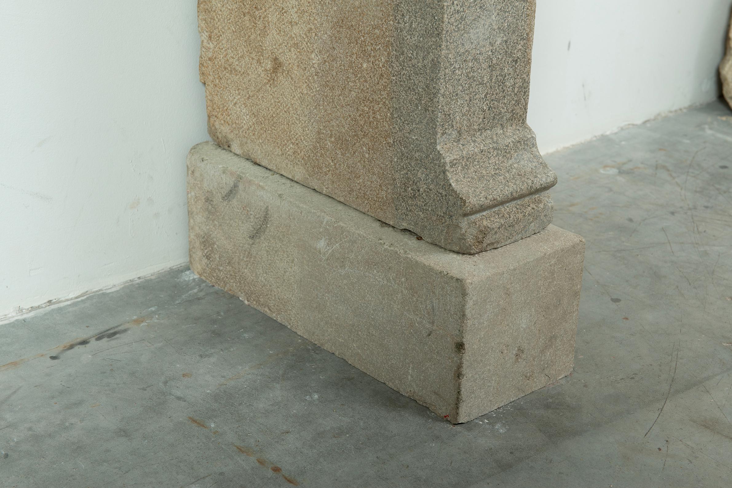 Repisa de chimenea antigua de piedra caliza alta en venta 14