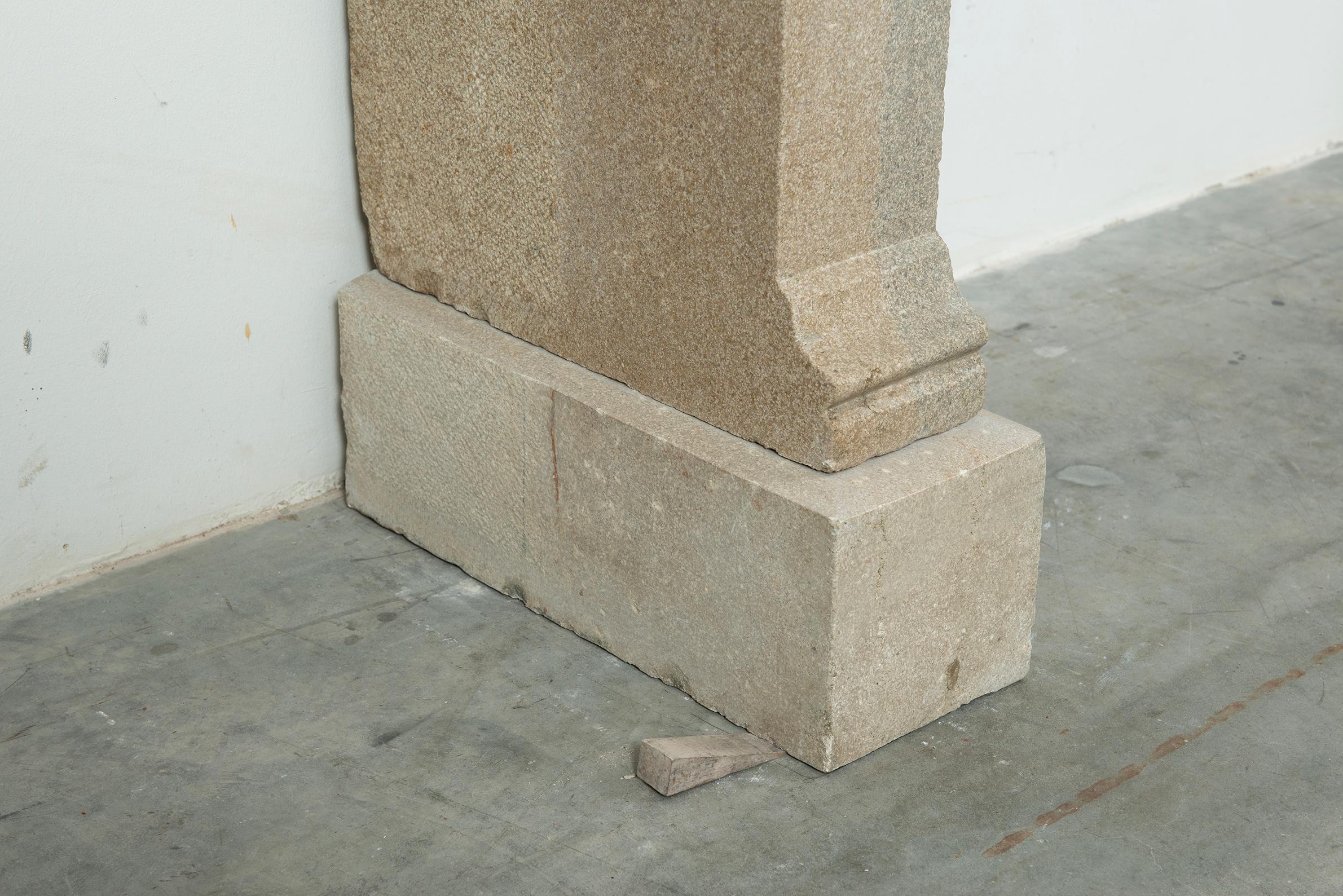 Repisa de chimenea antigua de piedra caliza alta Caliza en venta