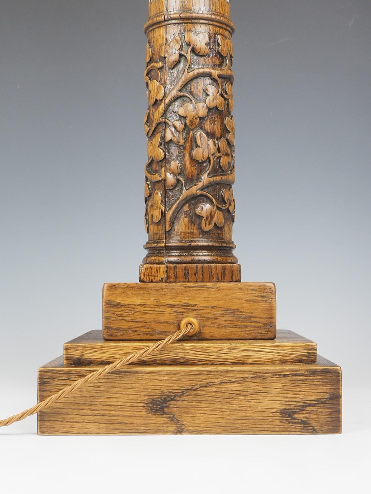 Antike korinthische Tischlampe aus hoher Eiche im Angebot 3
