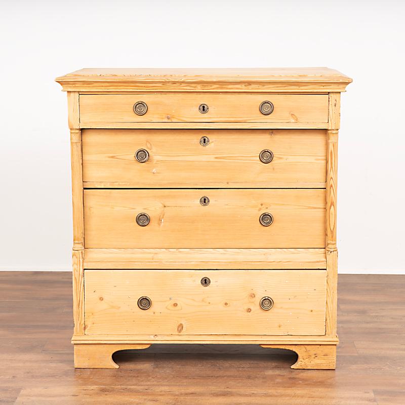thousand oaks wood scalloped 3 drawer dresser