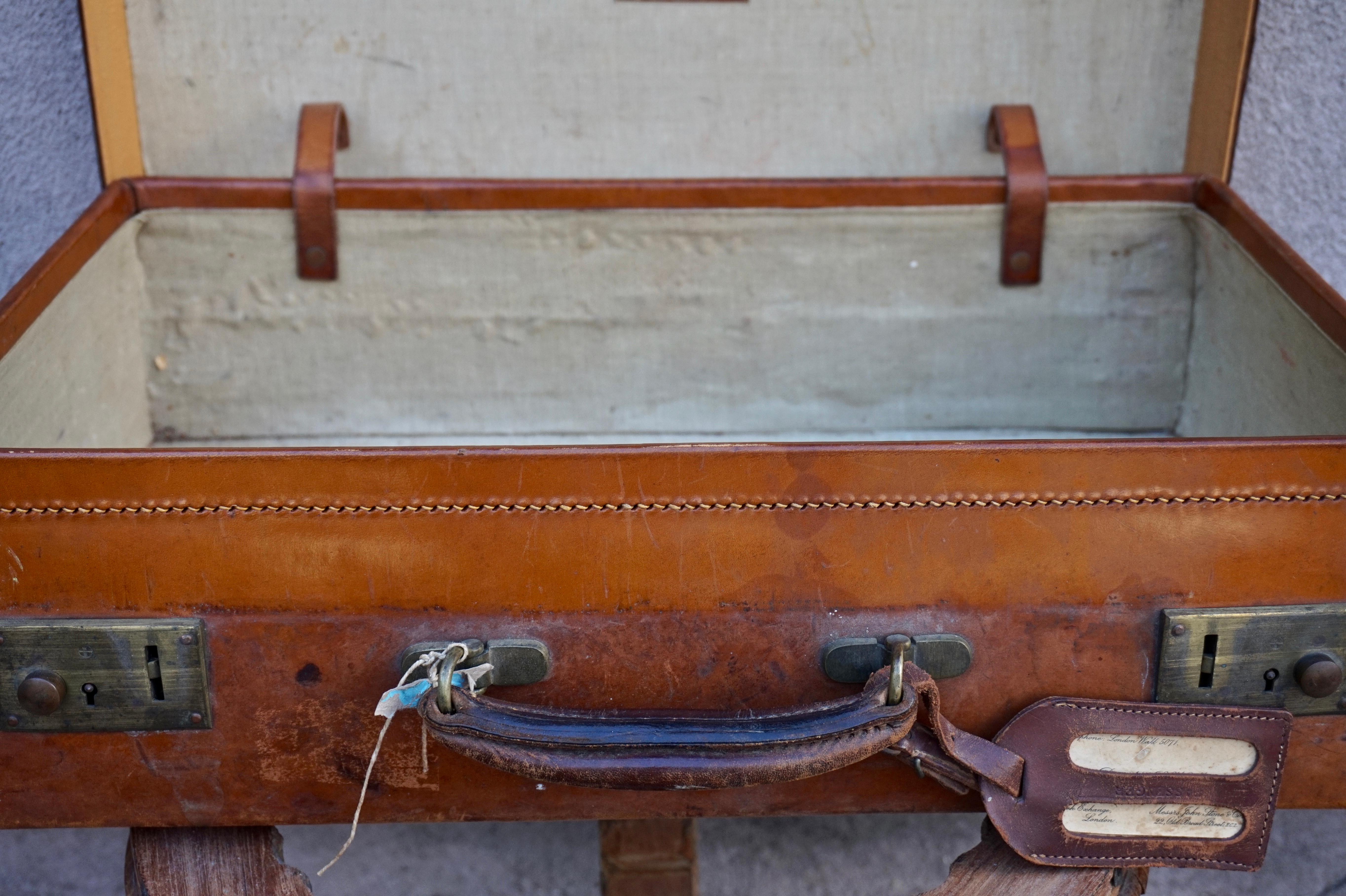 Antikes englisches Aktentasche aus hellbraunem Leder mit Name-Tag aus der Londoner Börse im Angebot 1