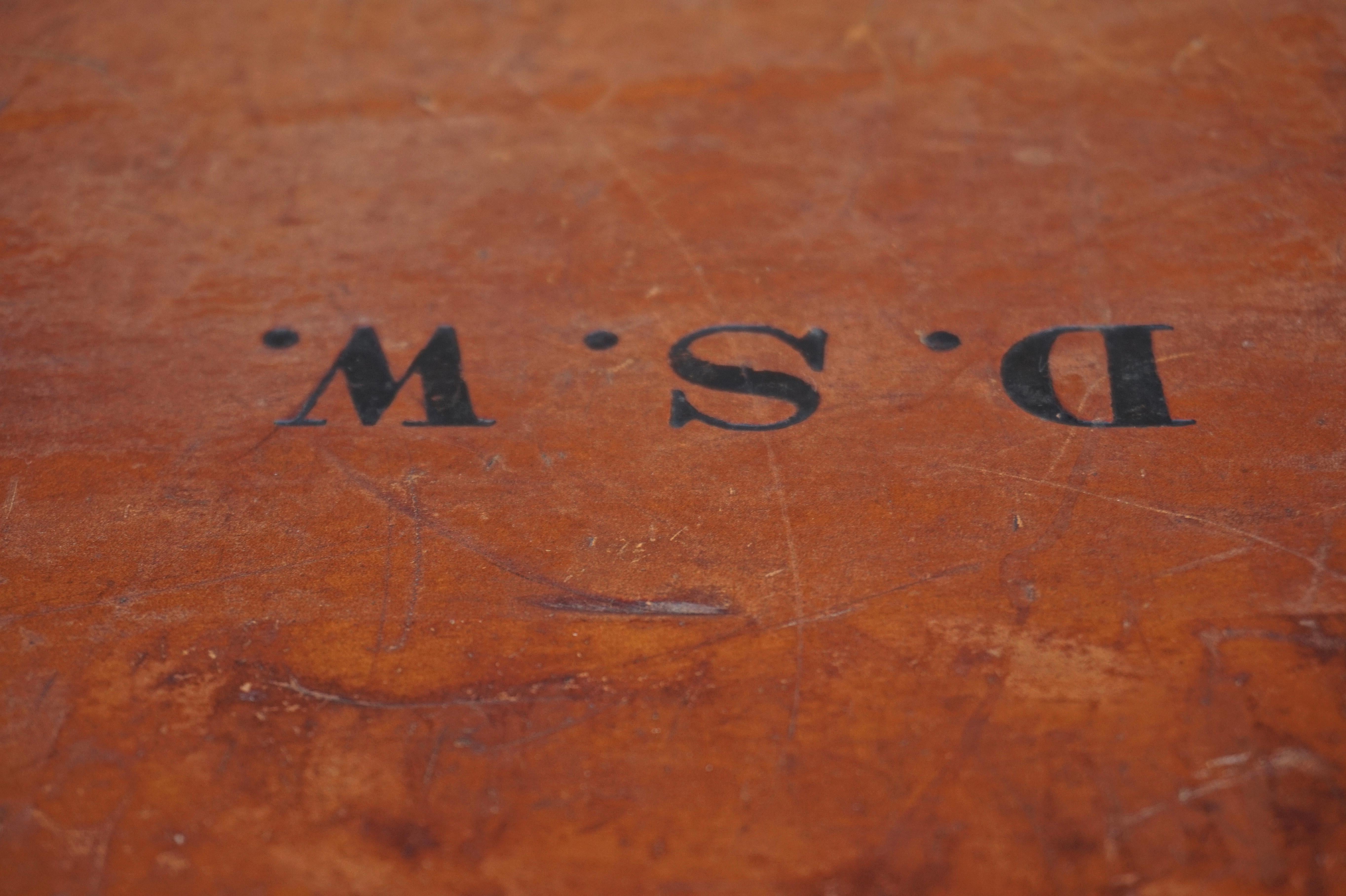 Antique Tan Leather English Briefcase With Name Tag From London Stock Exchange In Good Condition For Sale In Vancouver, British Columbia