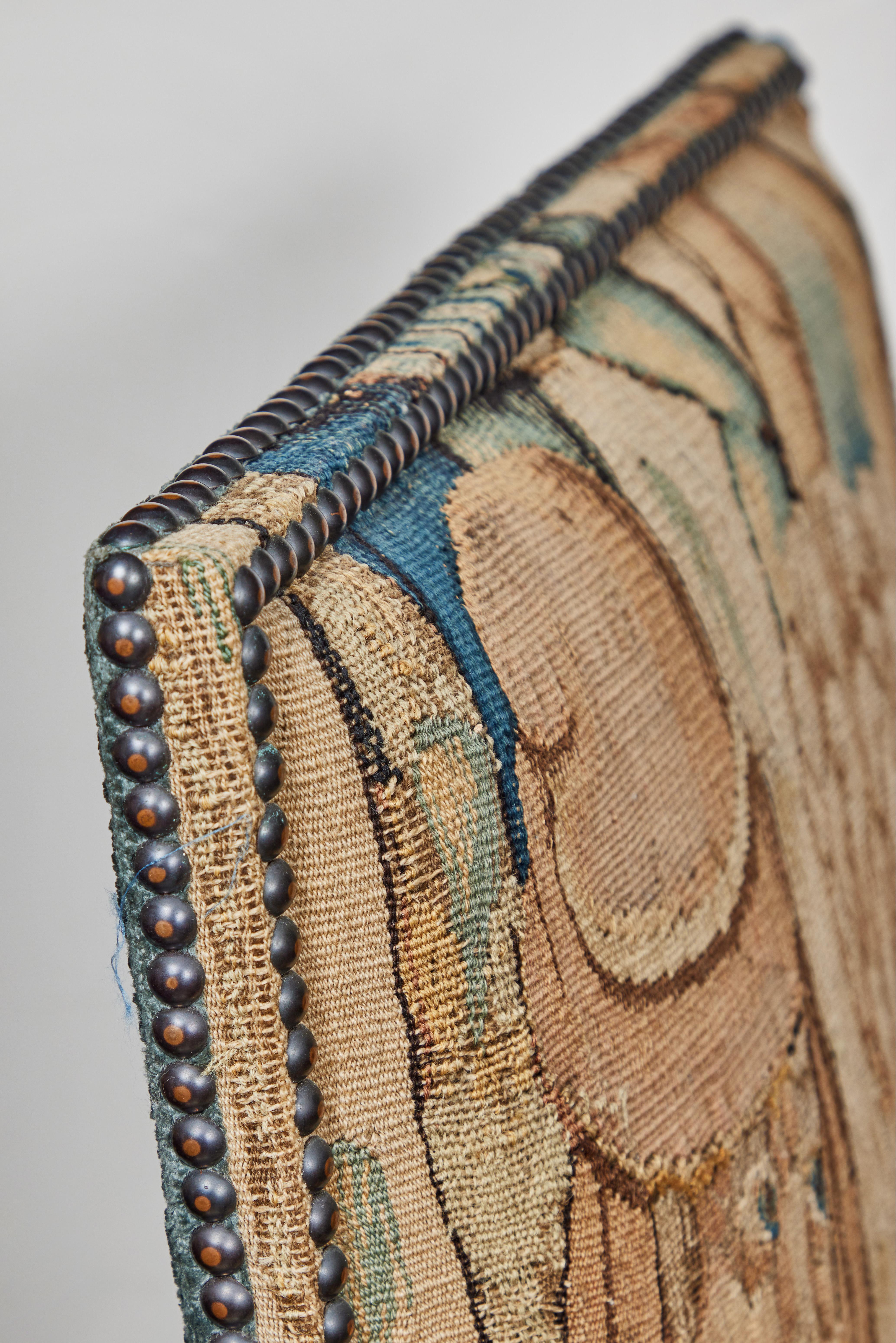 Coton Fauteuils français anciens recouverts de tapisserie en vente
