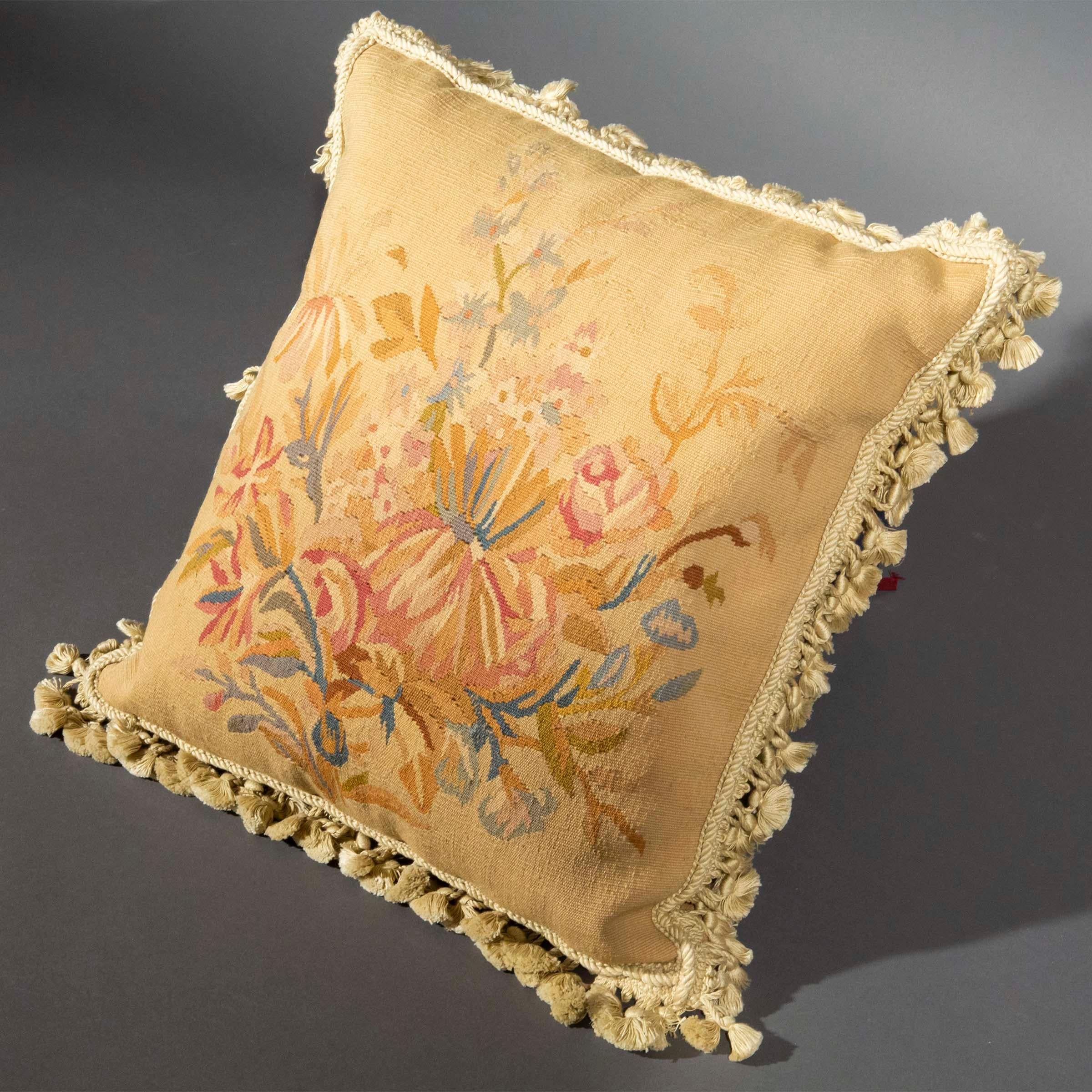 Antique Tapestry Cushion 19th Century Floral Design In Good Condition For Sale In London, GB