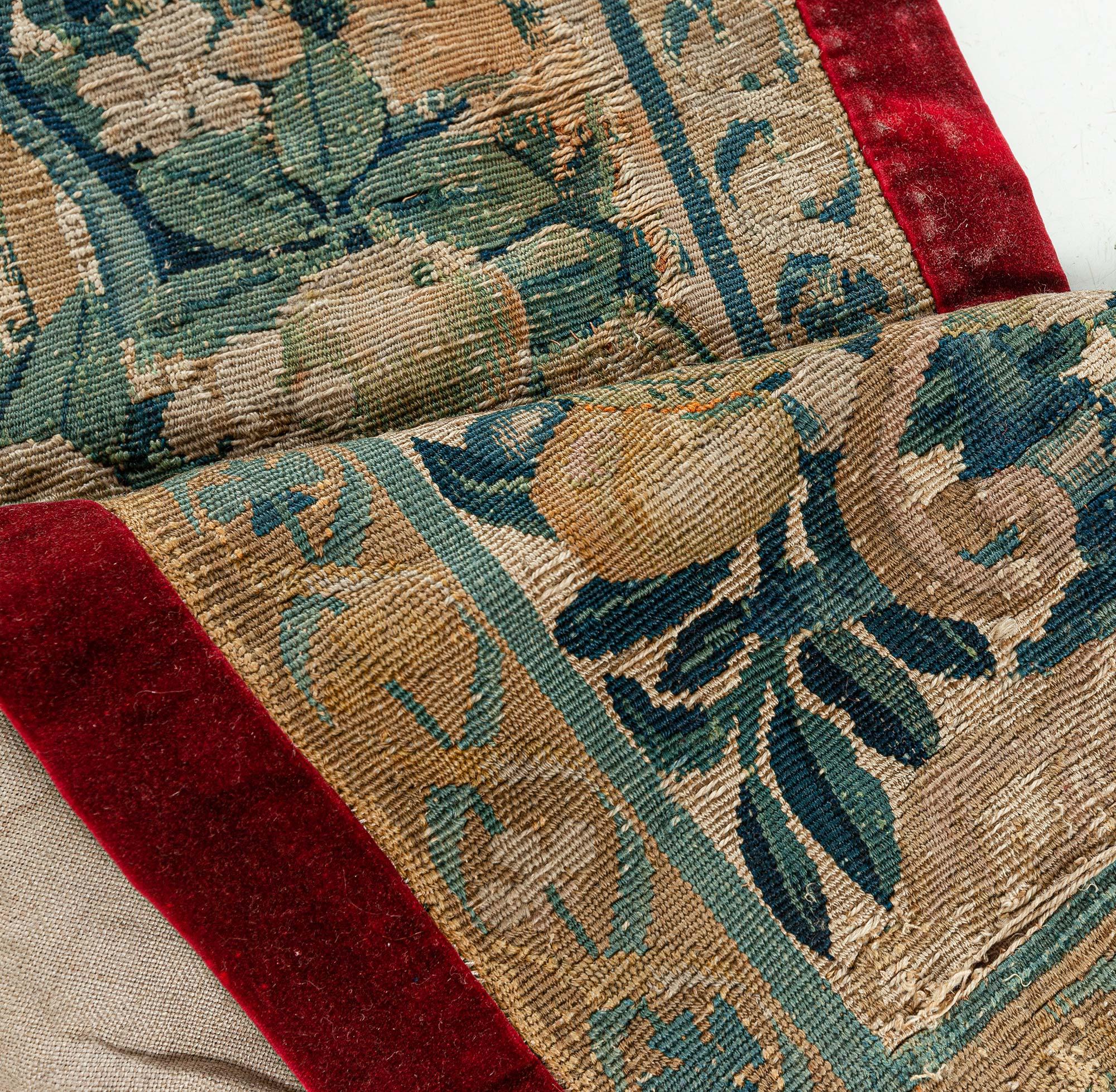 Tapisserie ancienne Fragment de Doris Leslie Blau en vente 1