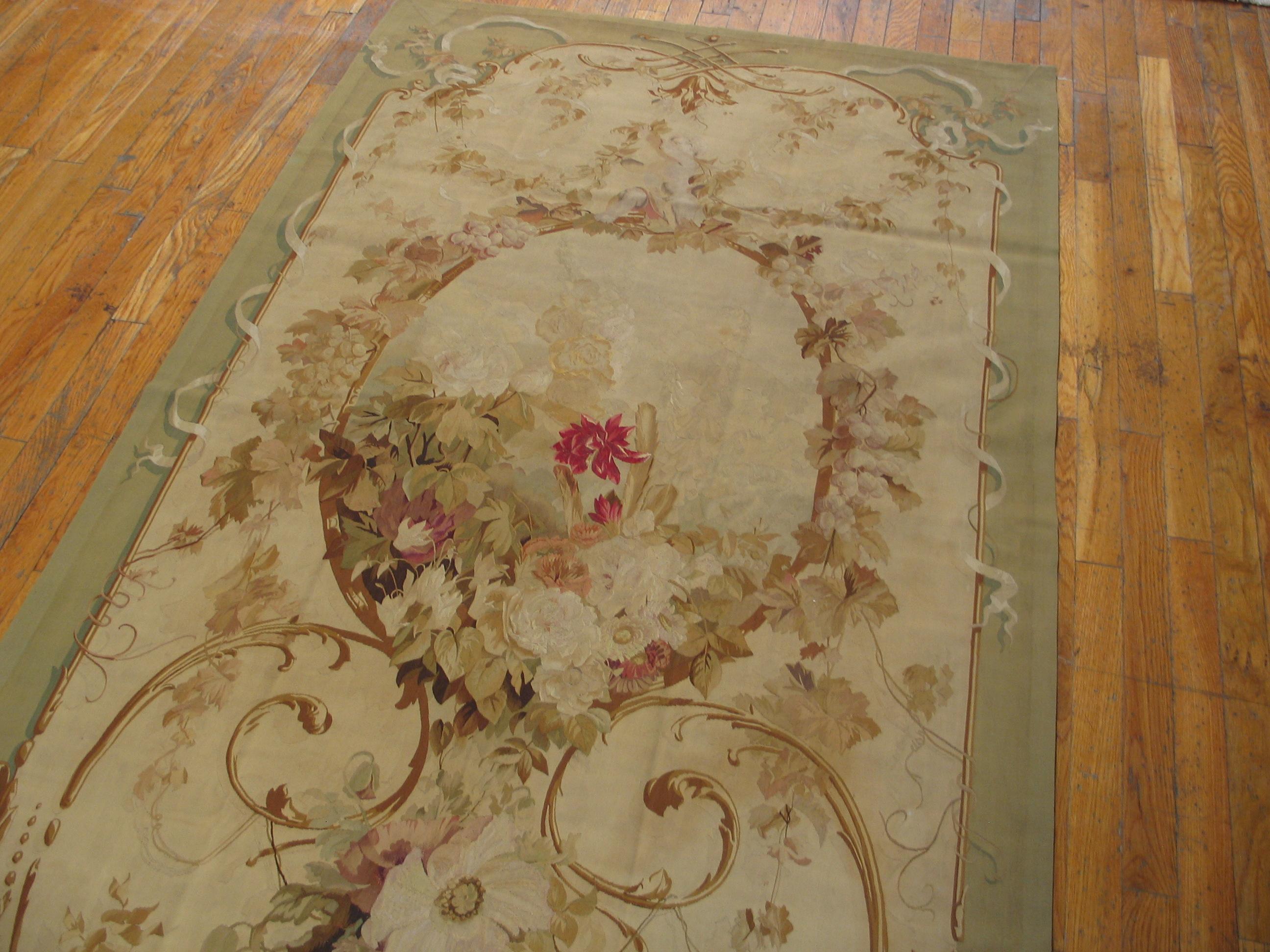 Französischer Seidenteppich des späten 19. Jahrhunderts ( 1,42 m x 2,13 m – 127 x 218 cm) (Frühes 20. Jahrhundert) im Angebot