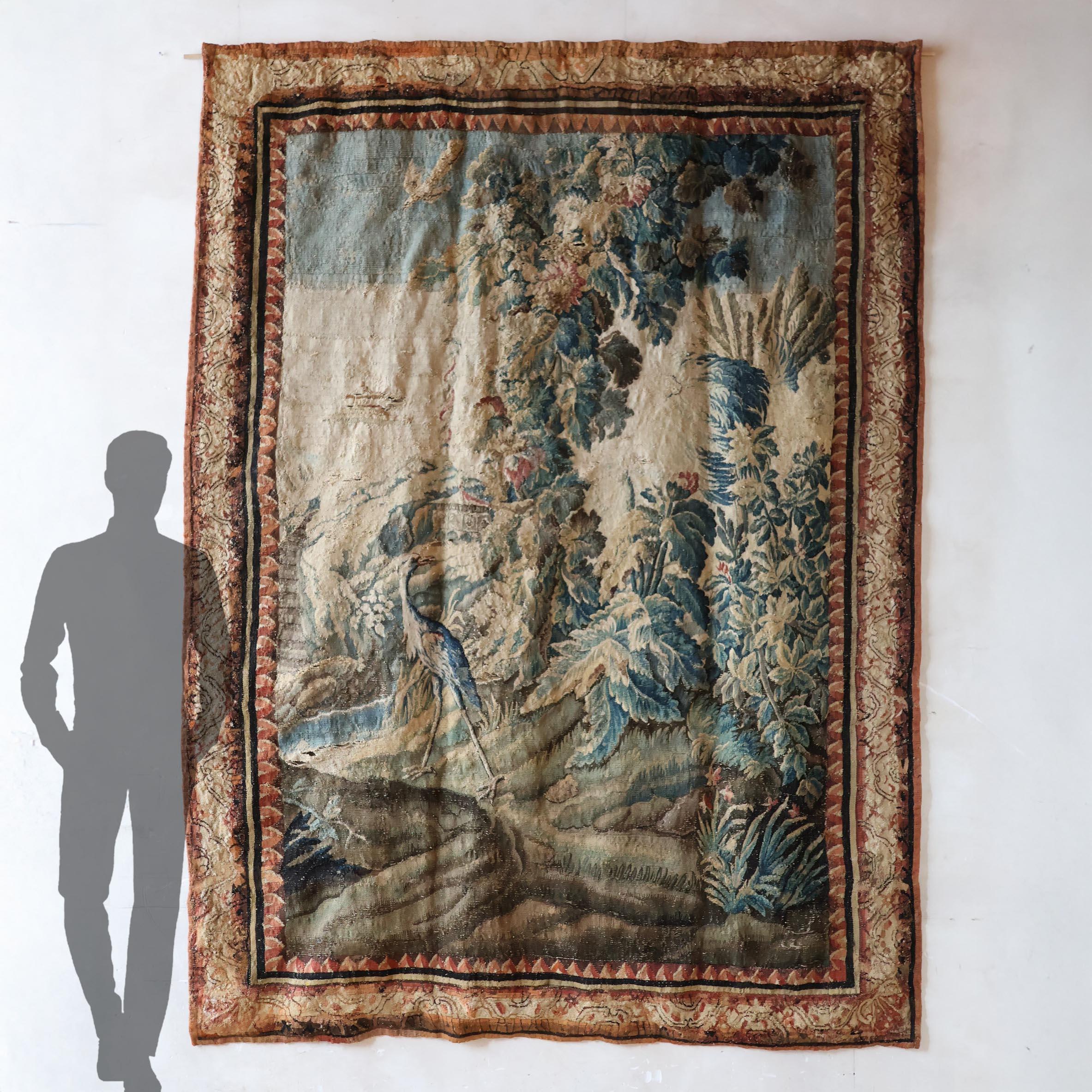 Grande tapisserie représentant une scène classique de chasse et de paysage (Verdure) dans la tradition des ateliers Gobelin.

Cette tapisserie murale exceptionnelle est un exemple rarement conservé de l'art du tissage européen du 17e ou du 18e