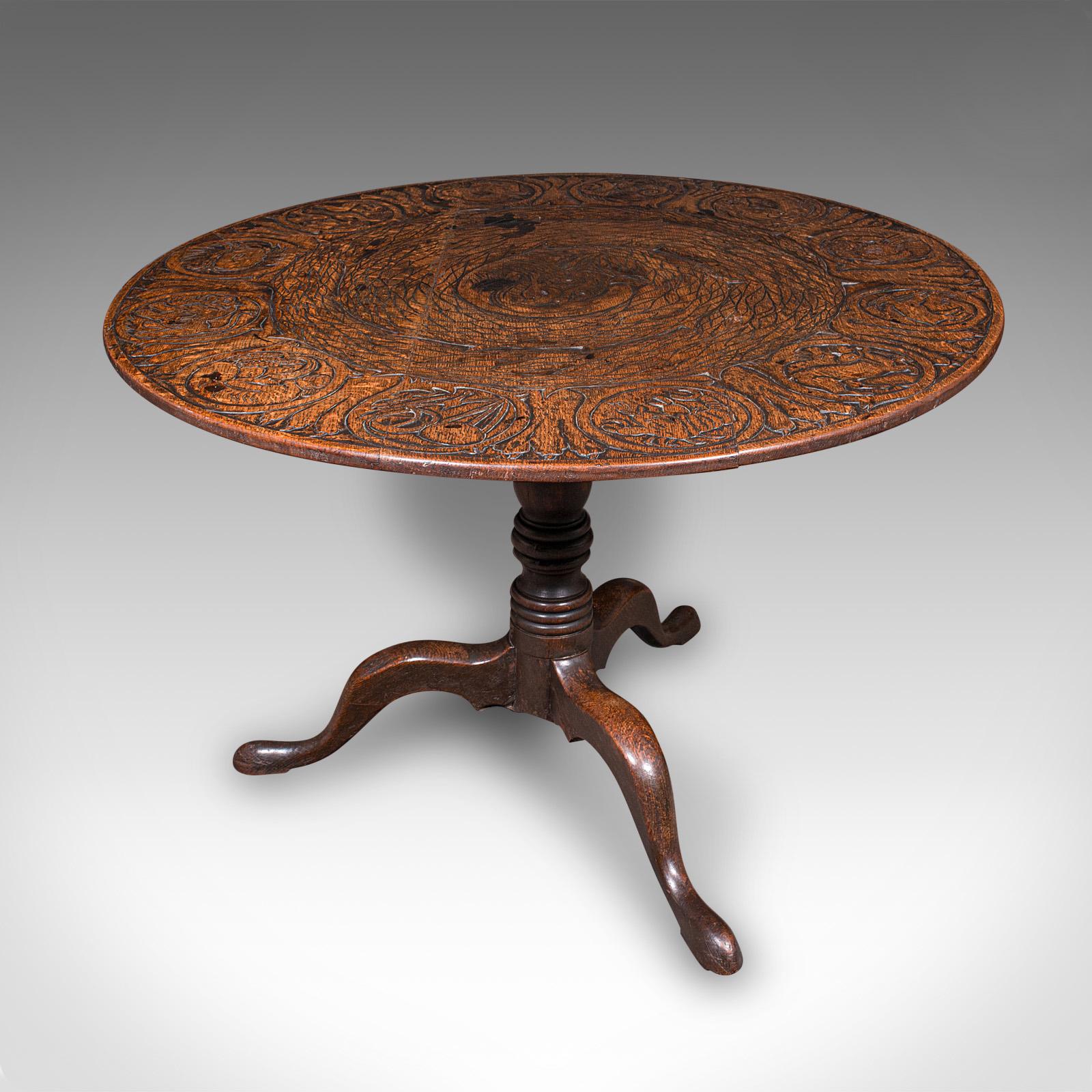 Ancienne table de salon pour le tarot, anglaise, Oak, sculpture de Zodiac, victorienne, Circa 1870 Bon état - En vente à Hele, Devon, GB