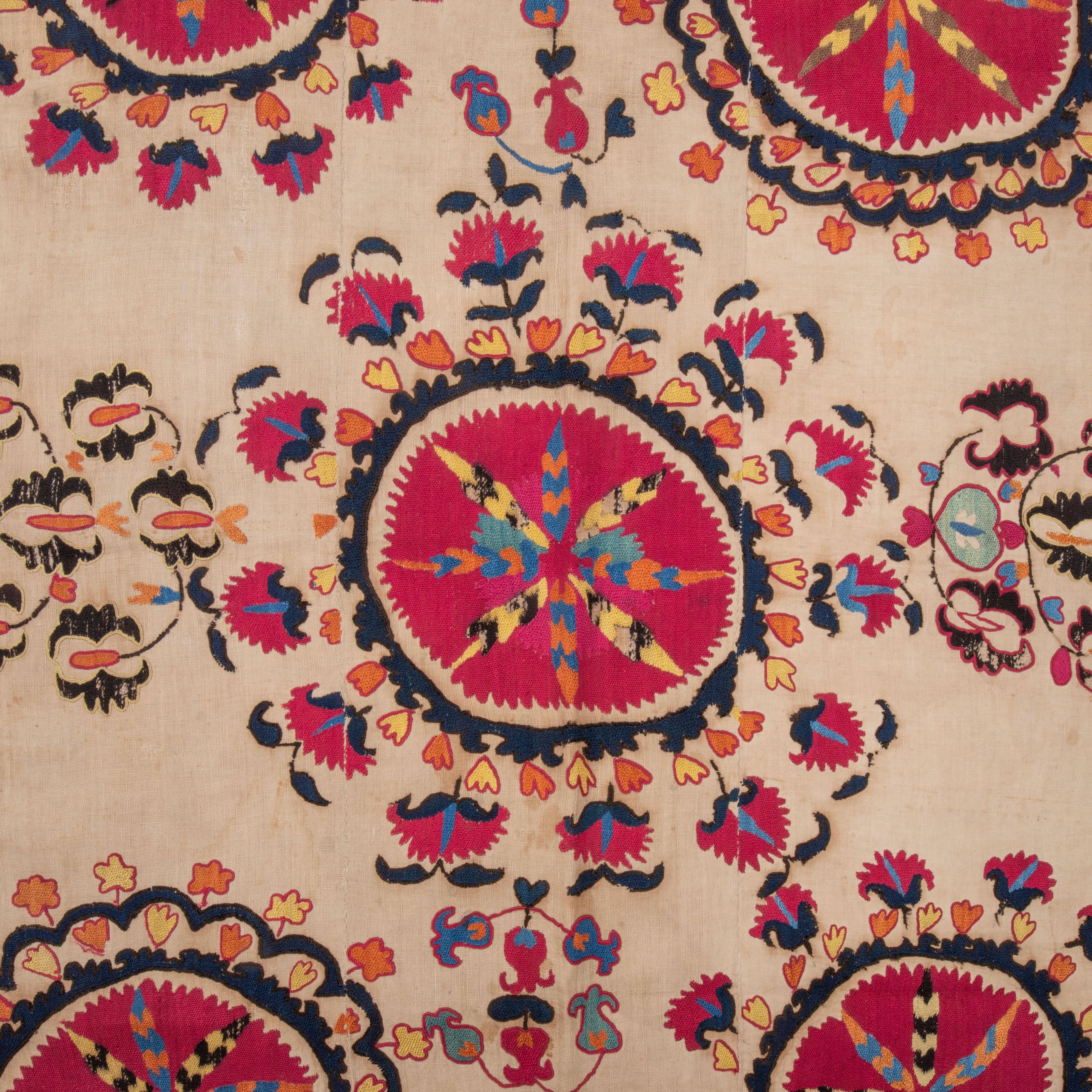 XIX secolo Antico frammento di Suzani di Tashkent, Uzbekistan, XIX sec. in vendita