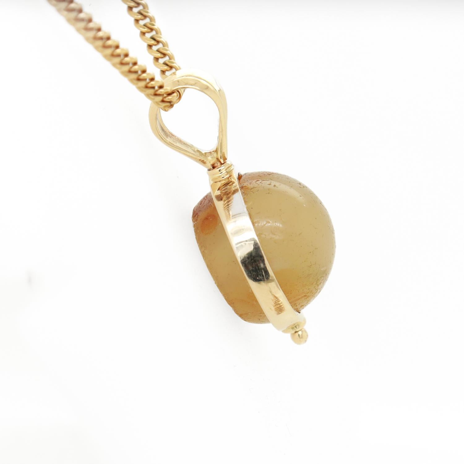 Antico ciondolo d'agata intagliata dello Zodiaco Taurus montato su un ciondolo d'oro 14K in vendita 11